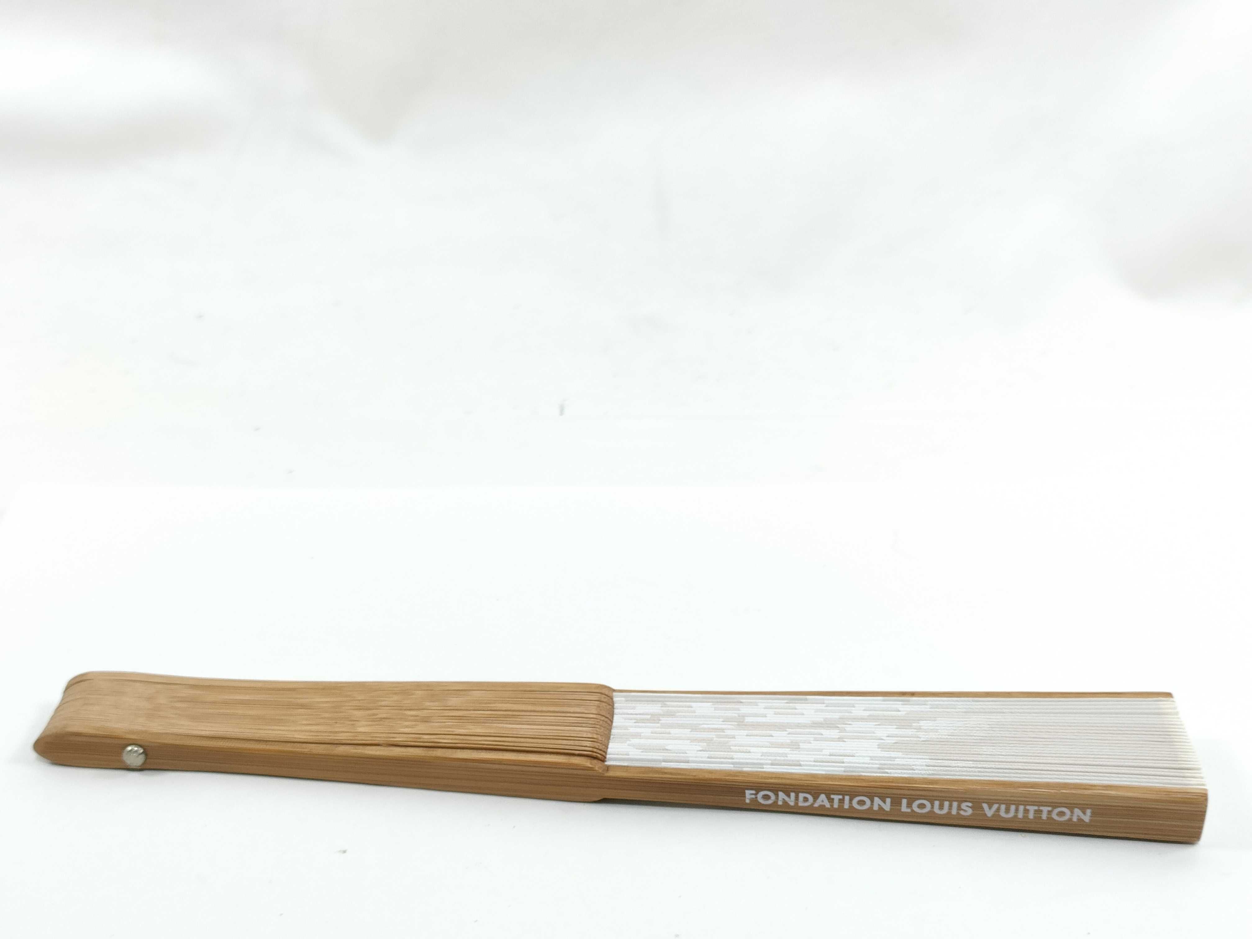 Fondation Fan / Model Number Unknown / Serial Number Unknown / Wood and Other Accessories — view 4