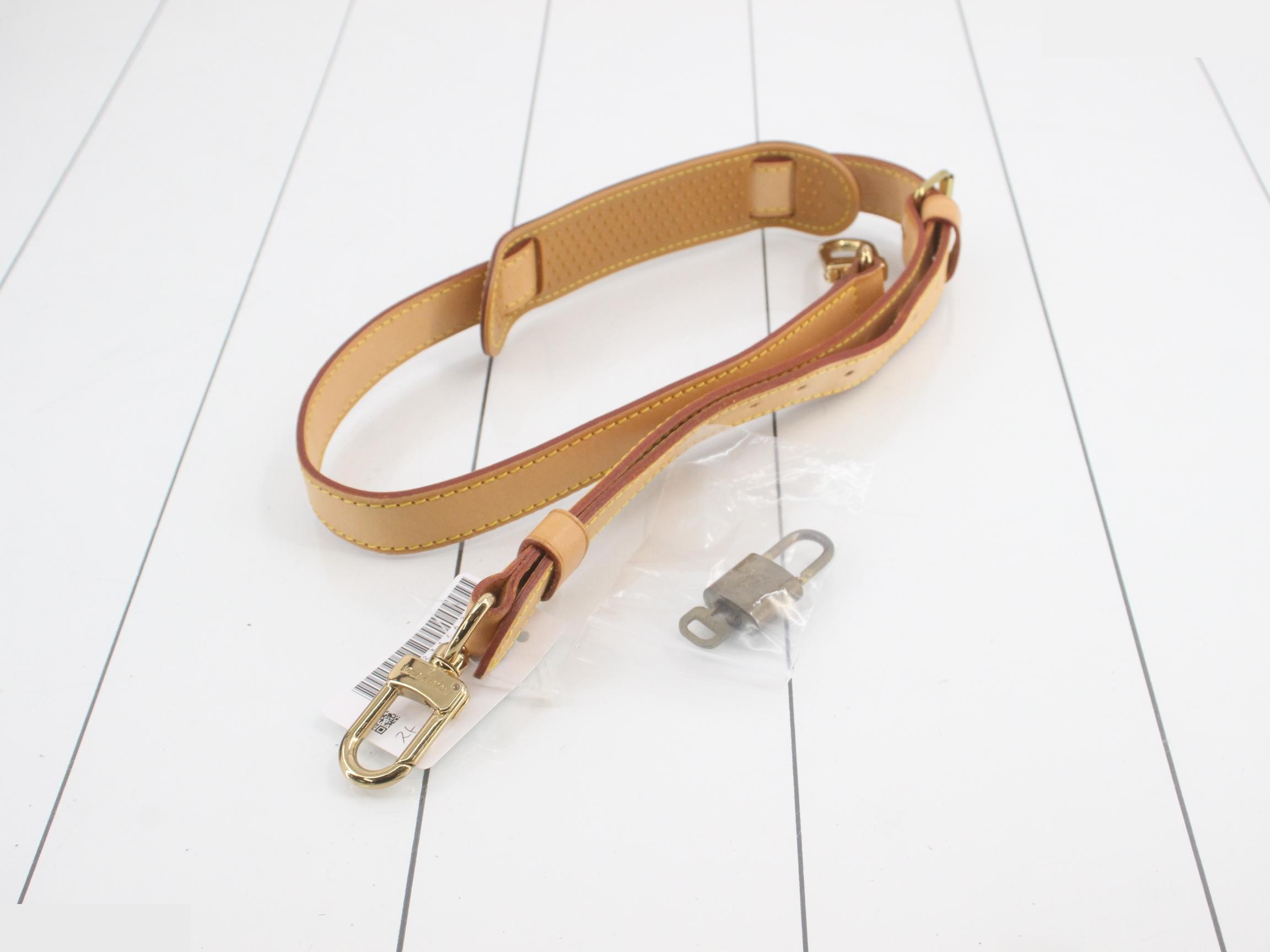 Keepall Bandoulière 50 FL0073 - Includes strap, handle, name tag, and key. — view 7