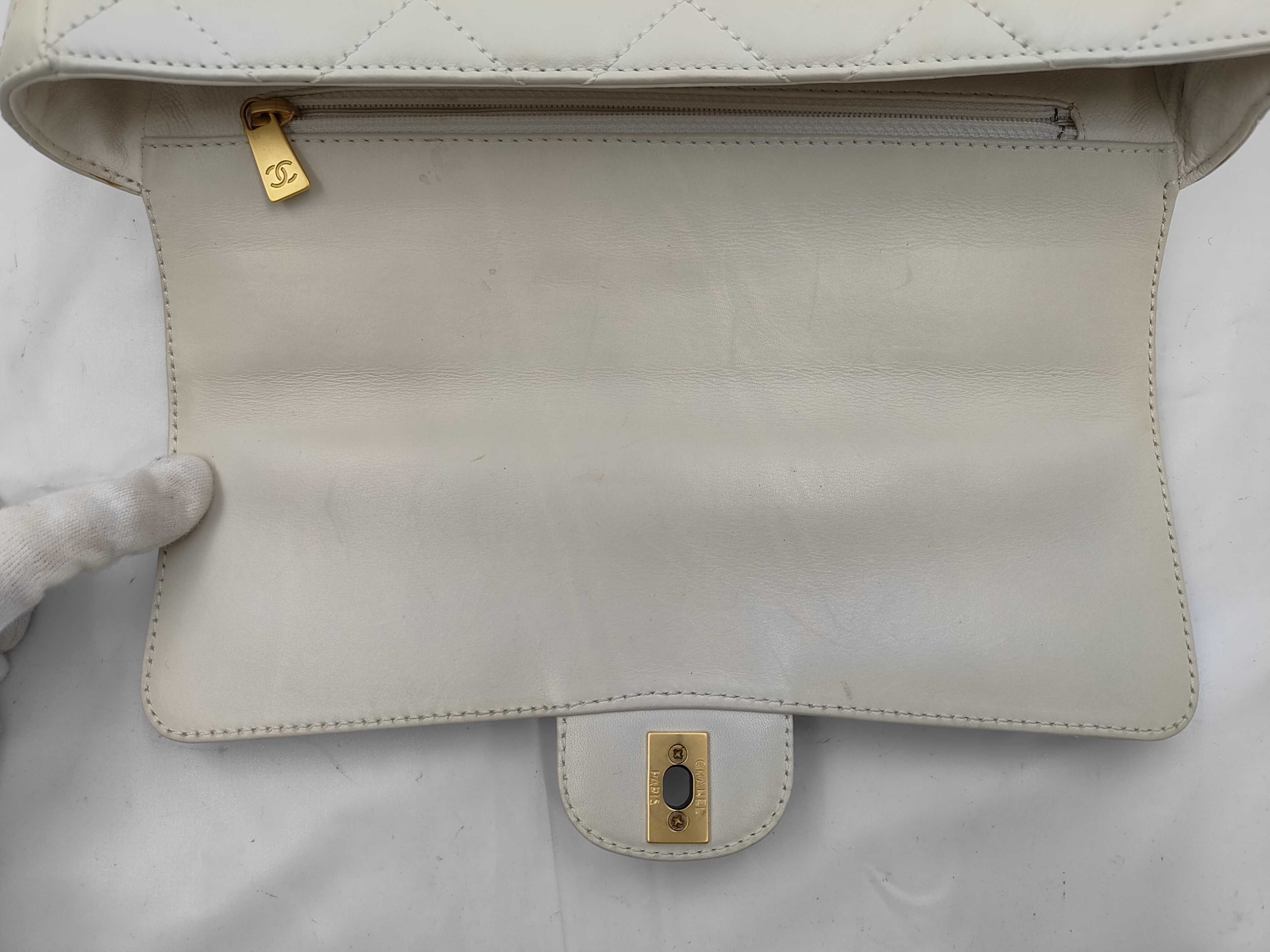 Matelassé White Chain Shoulder Bag — view 5