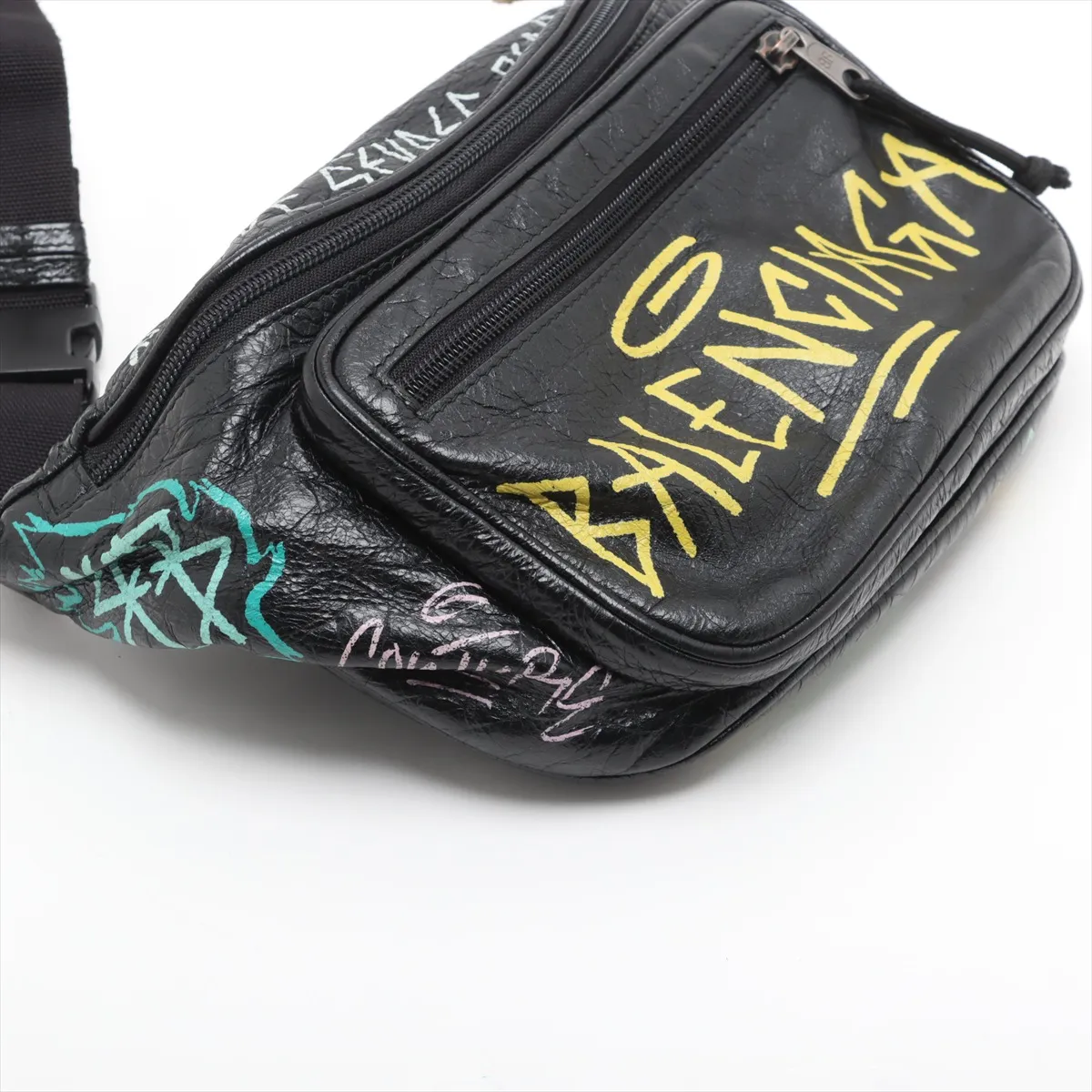 Graffiti Explorer Leather Body Bag Black 529550 — view 4