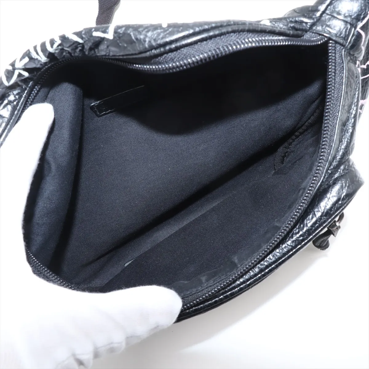 Graffiti Explorer Leather Body Bag Black 529550 — view 6