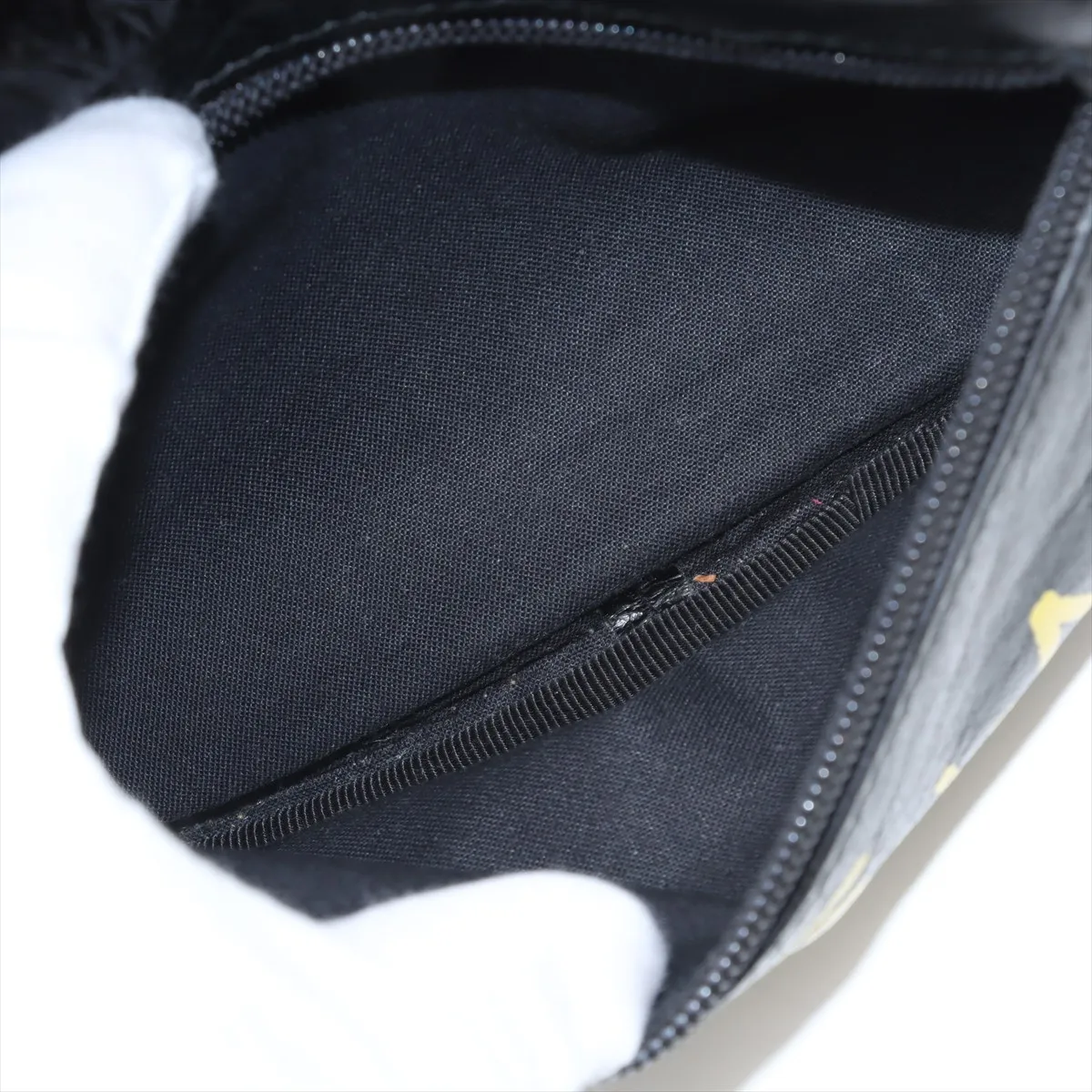 Graffiti Explorer Leather Body Bag Black 529550 — view 7