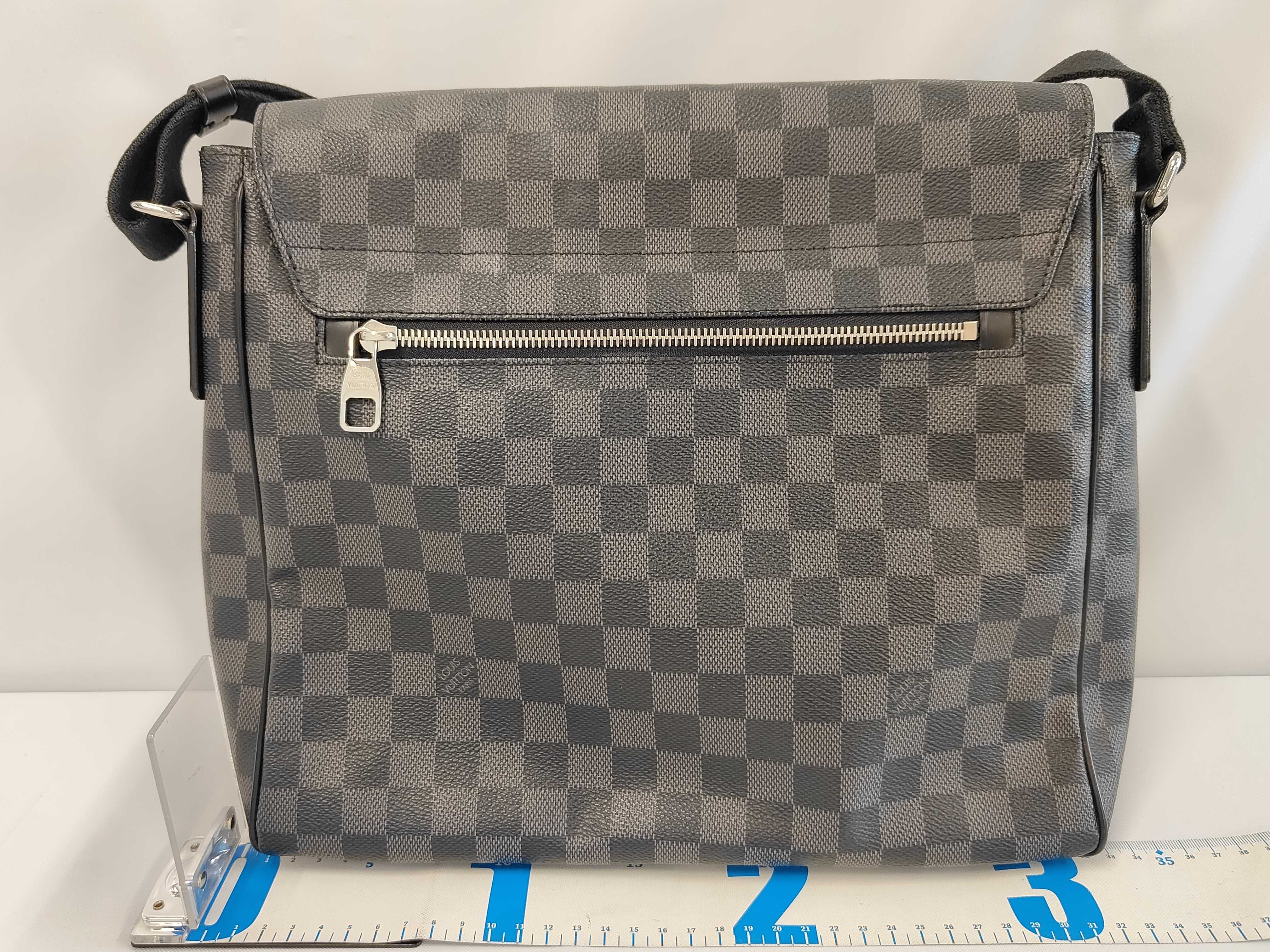 District GM N41271 Shoulder Bag — view 2