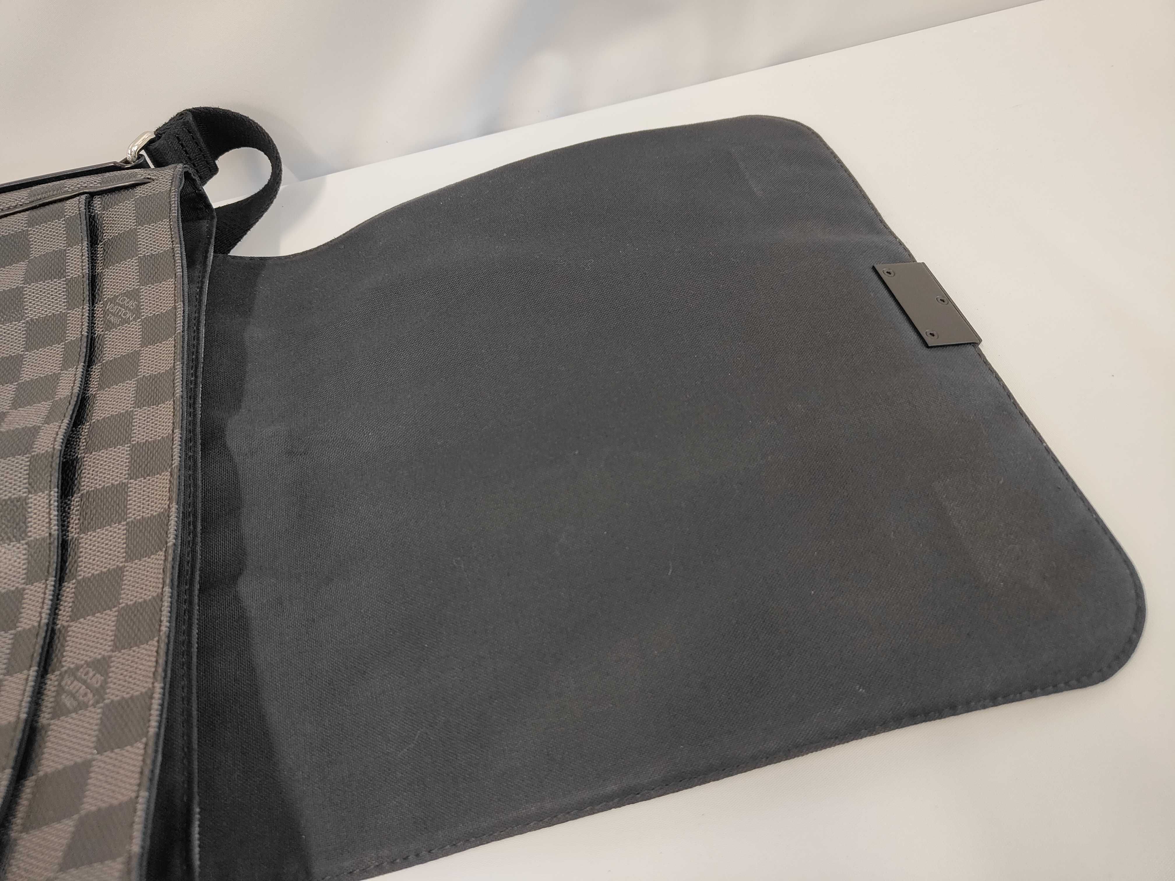 District GM N41271 Shoulder Bag — view 8