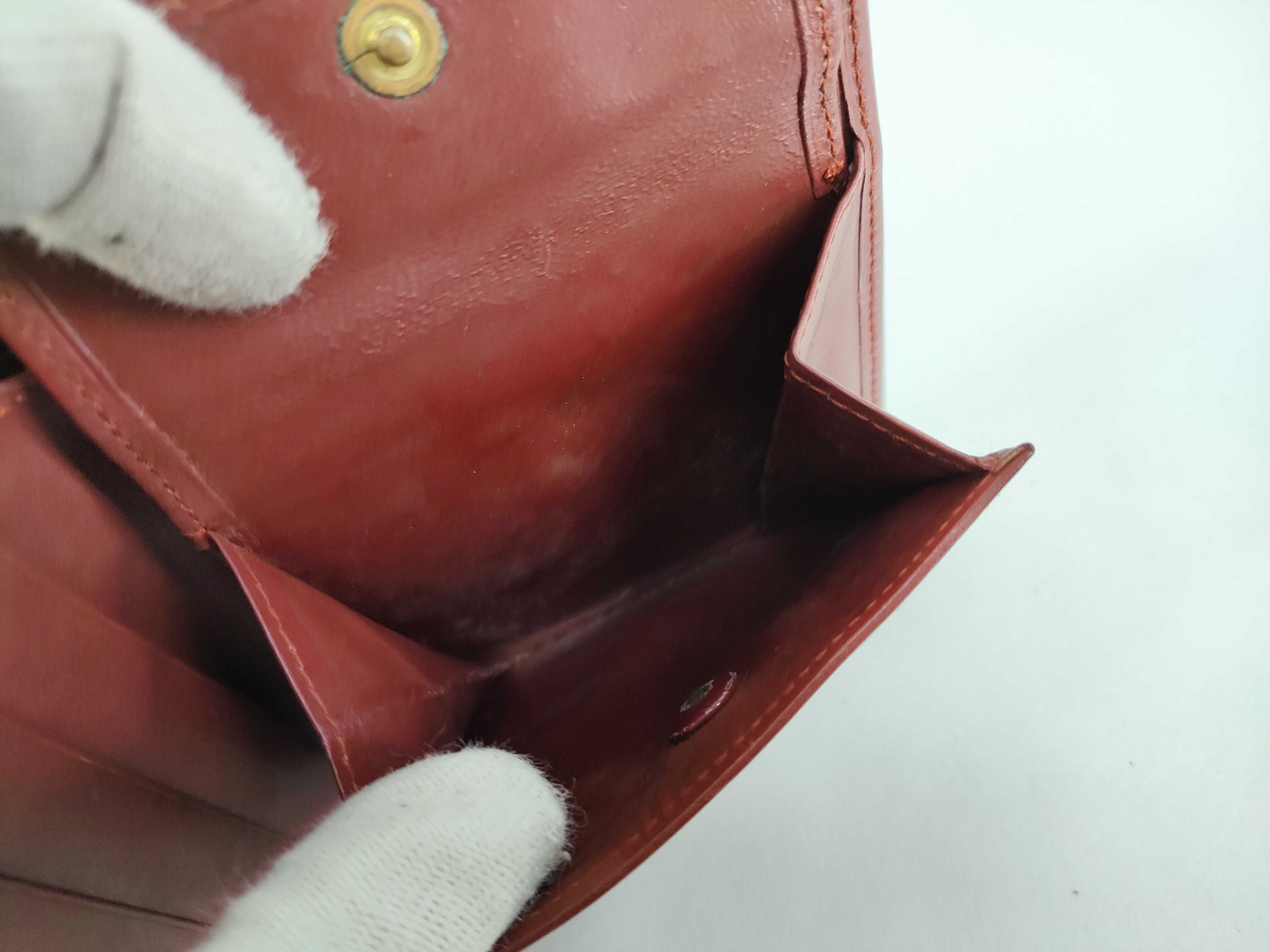 Must line wallet — view 11
