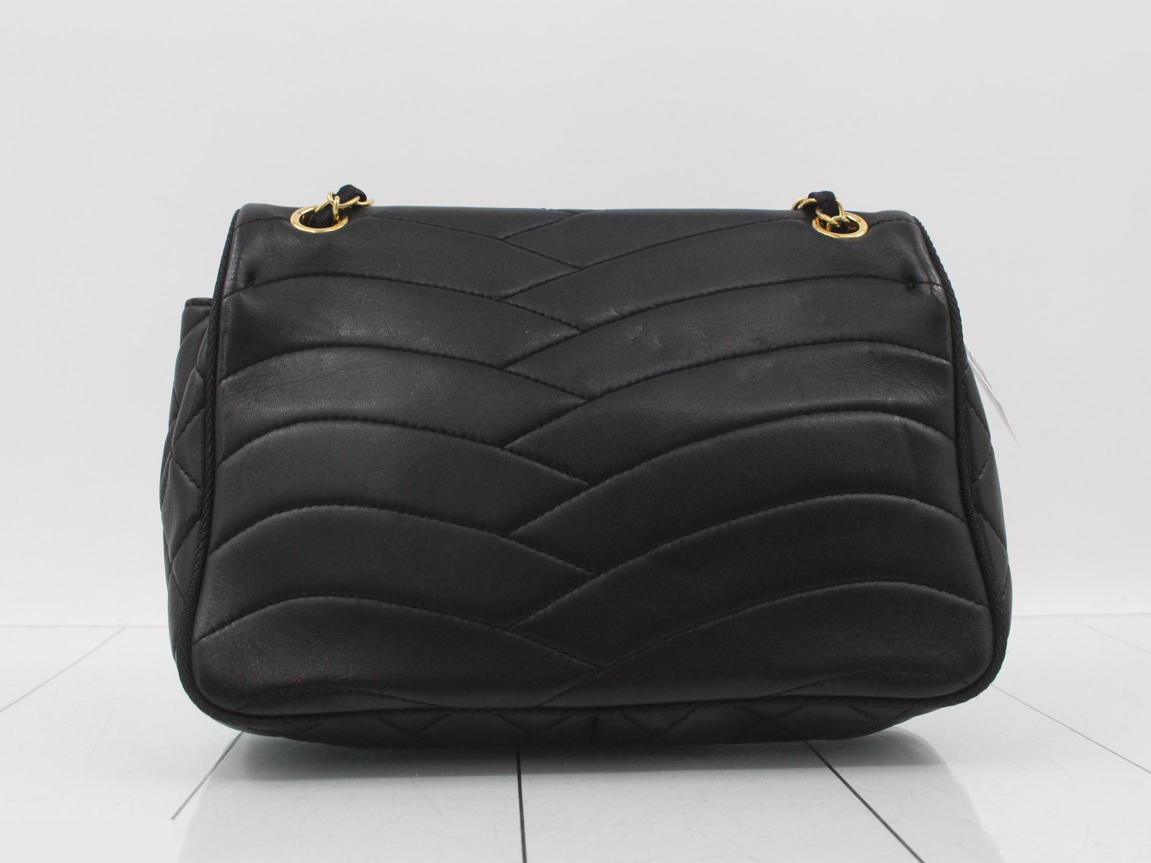 Leather, wave stitching, Coco Mark, chain shoulder bag — view 2