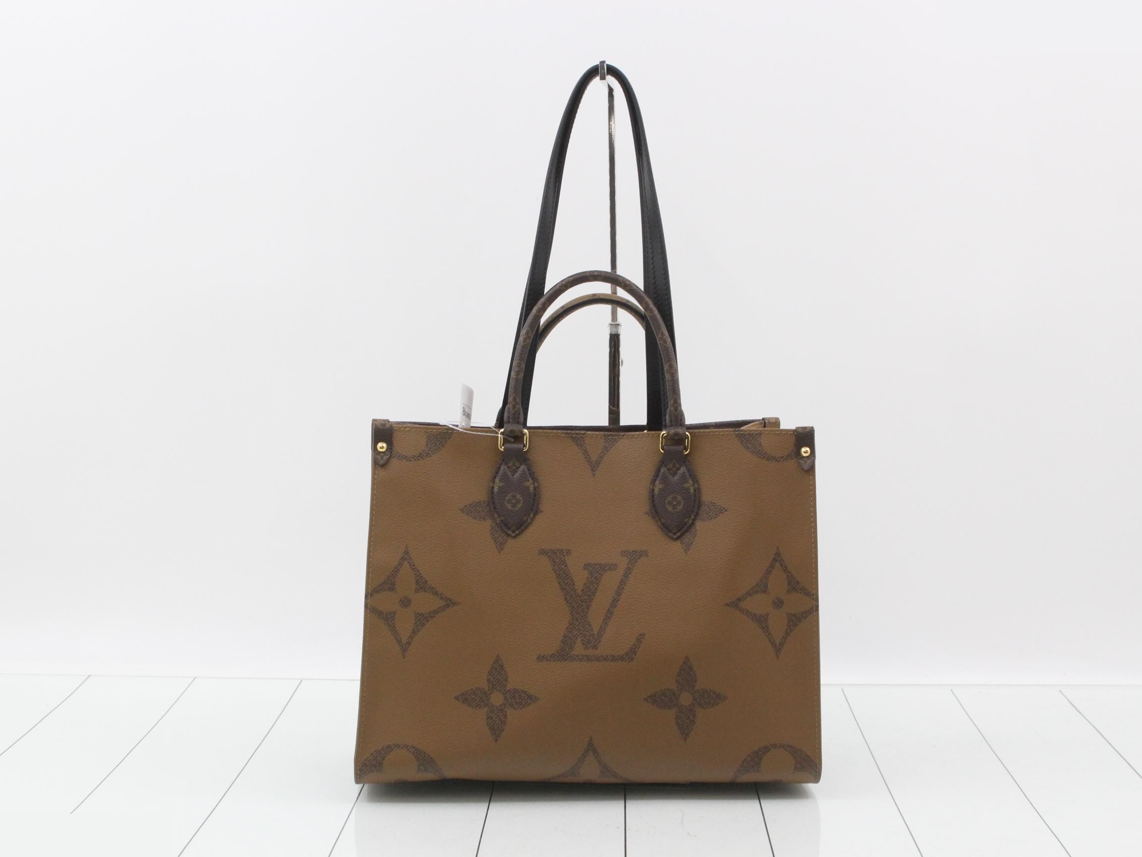 Monogram Giant Reverse OnTheGo MM 2-Way Tote Bag — view 2
