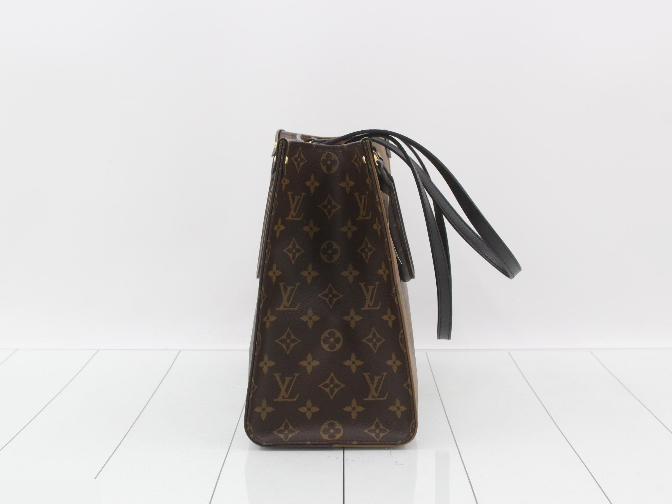Monogram Giant Reverse OnTheGo MM 2-Way Tote Bag — view 3