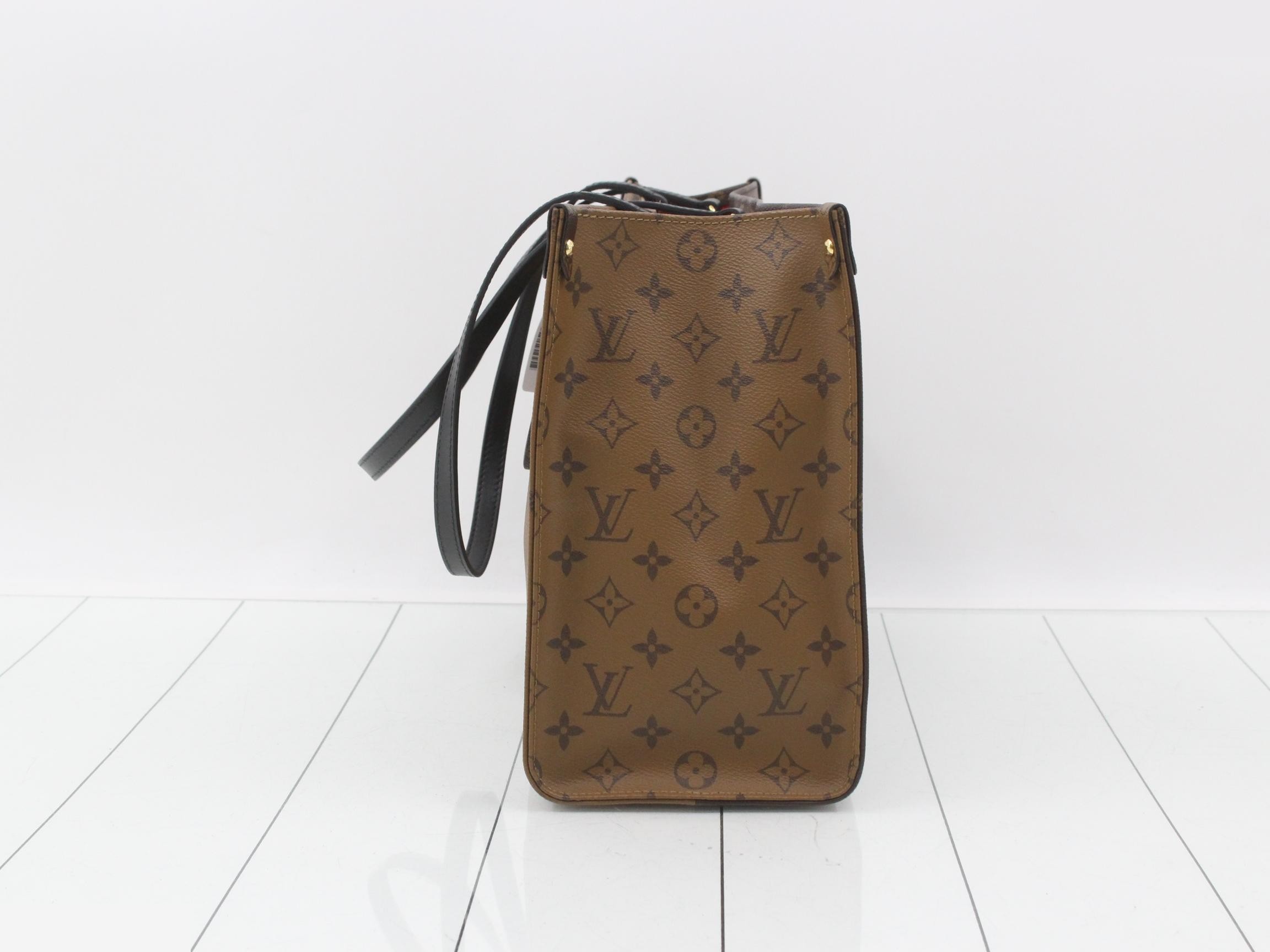Monogram Giant Reverse OnTheGo MM 2-Way Tote Bag — view 4