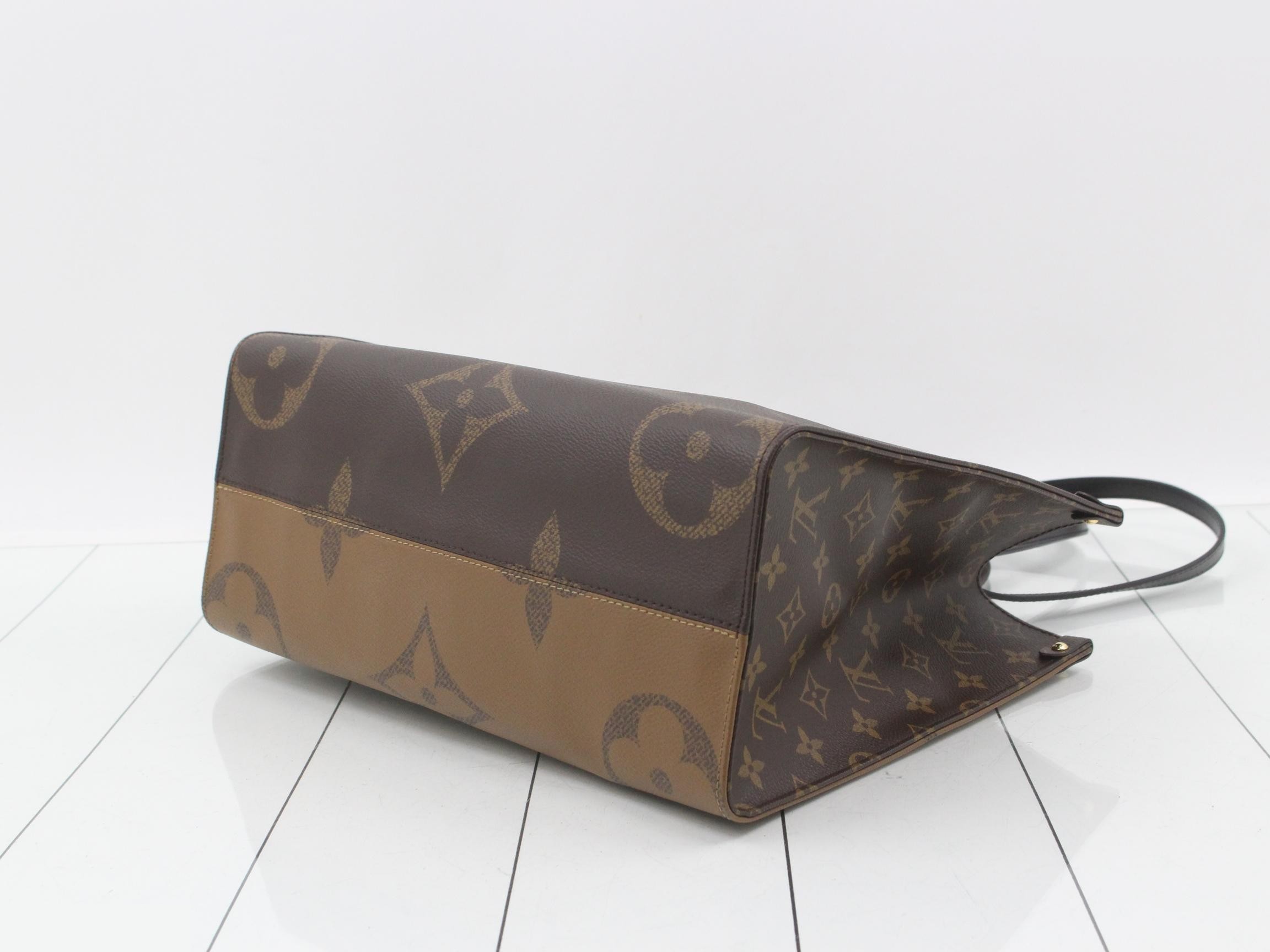 Monogram Giant Reverse OnTheGo MM 2-Way Tote Bag — view 6