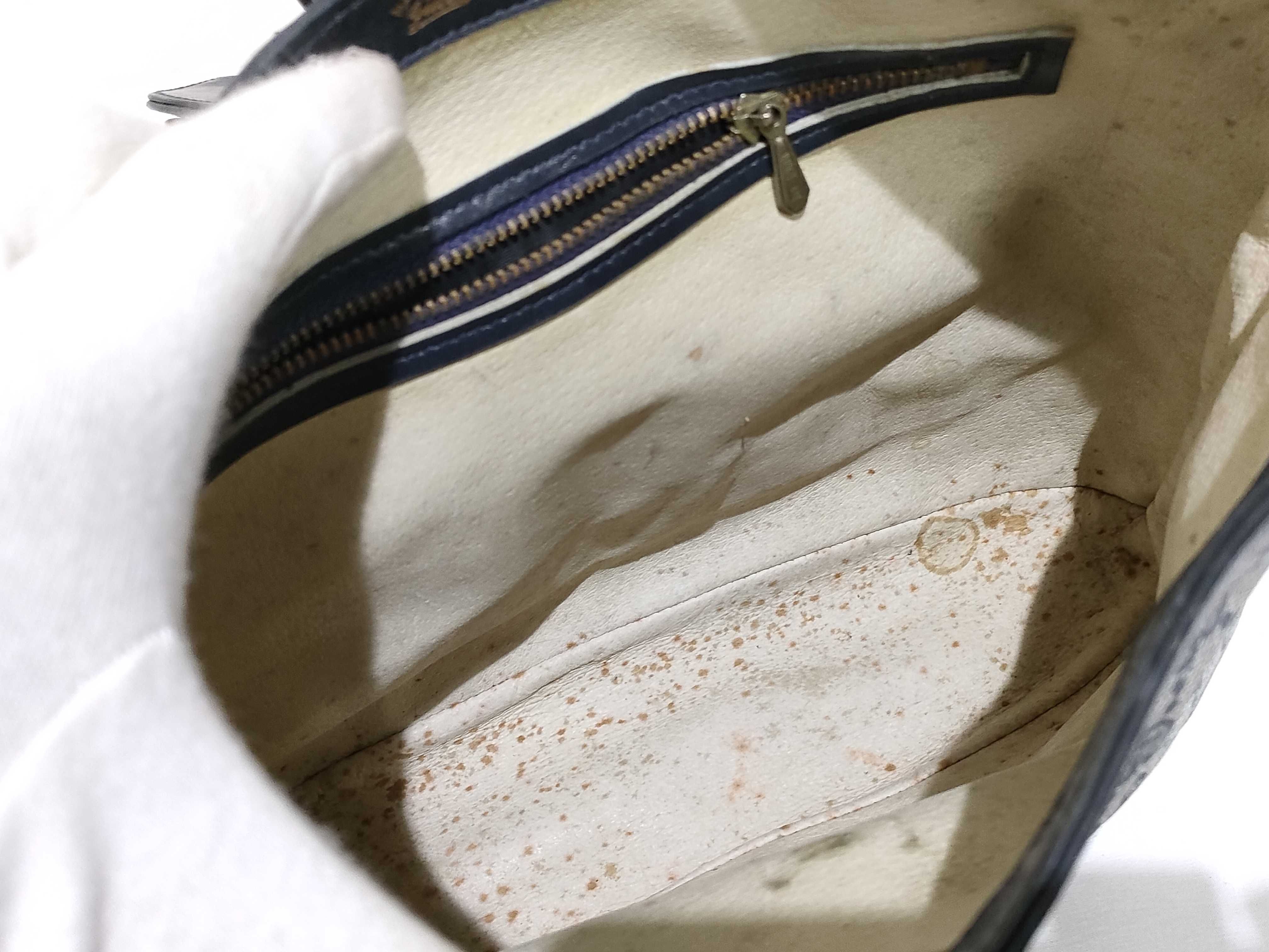 GG Supreme Shoulder Bag (Old GG Hardware) — view 8
