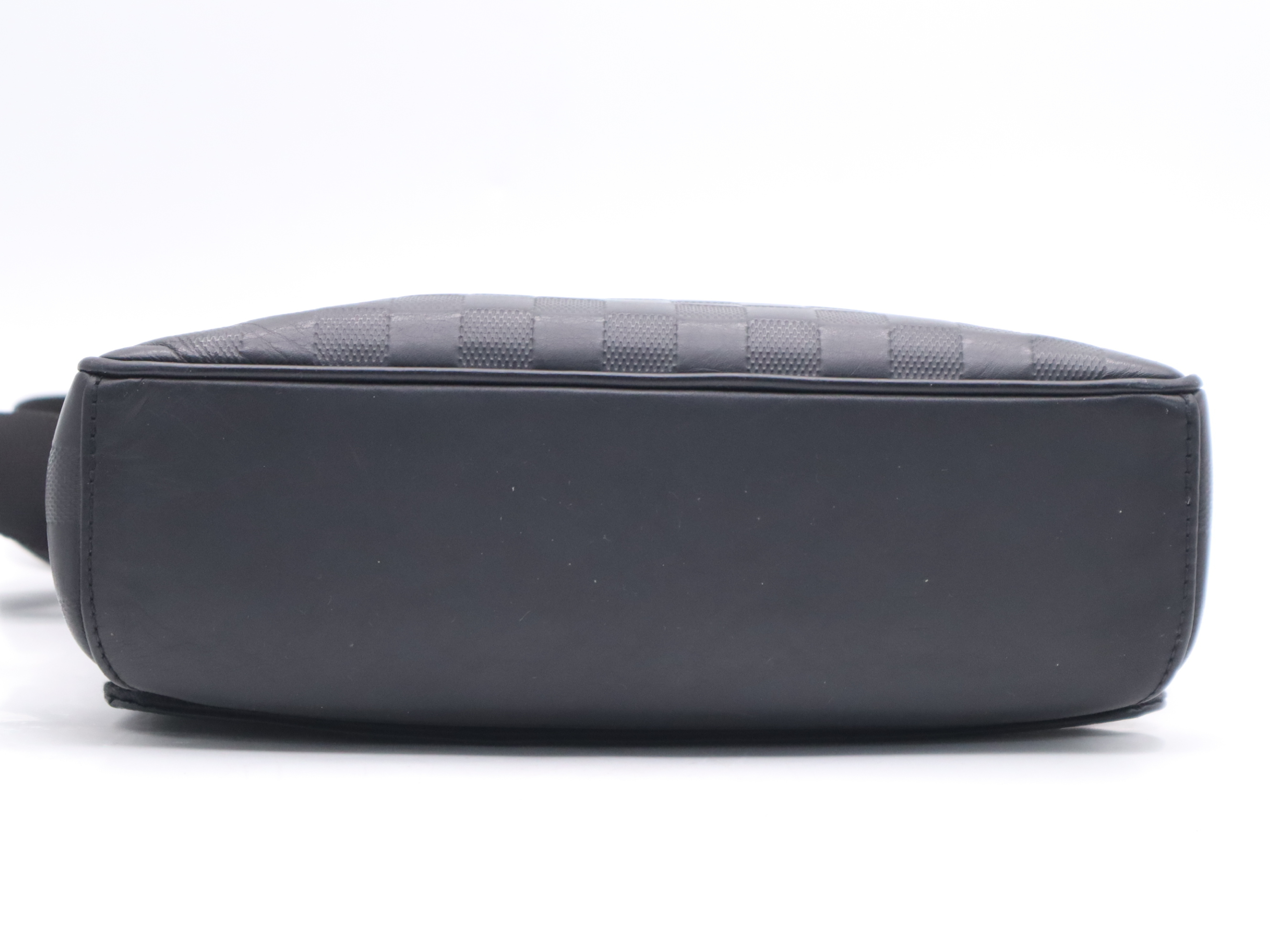 N41033 Damier Infini District PM Black Shoulder Bag — view 4