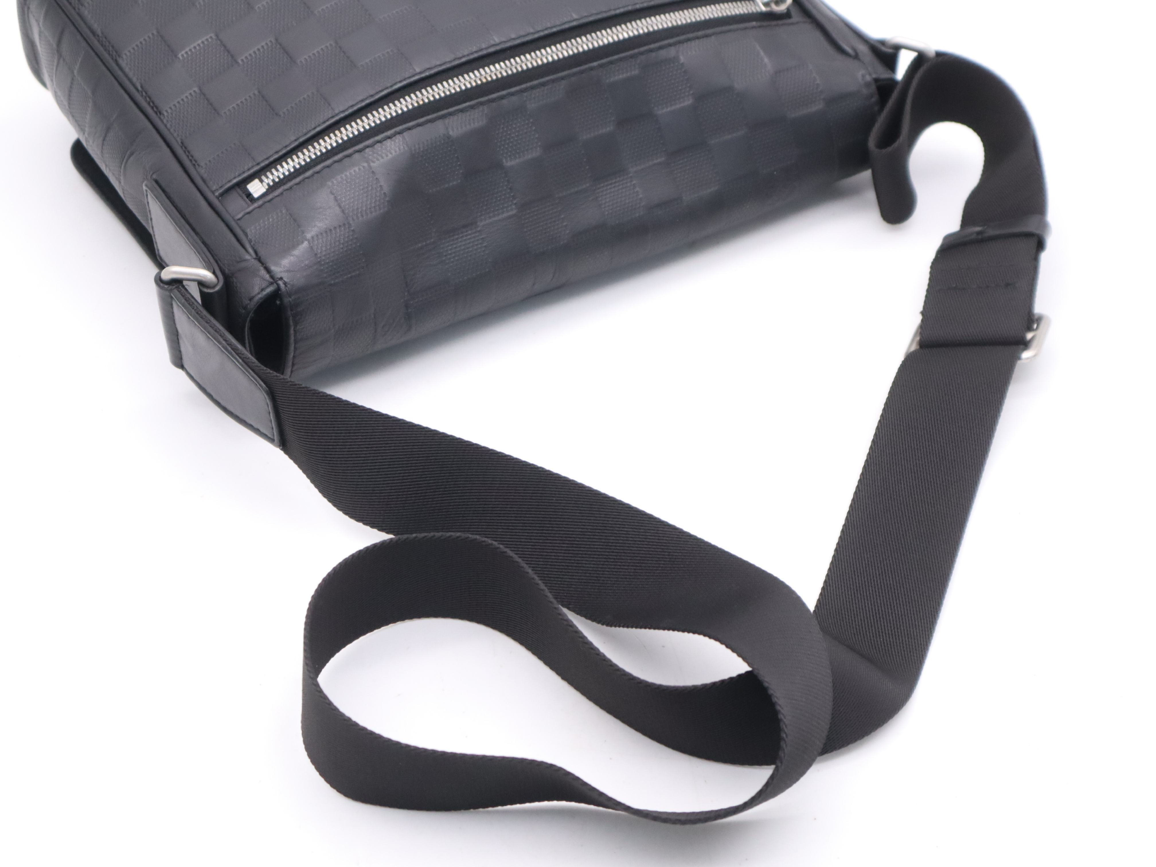 N41033 Damier Infini District PM Black Shoulder Bag — view 6