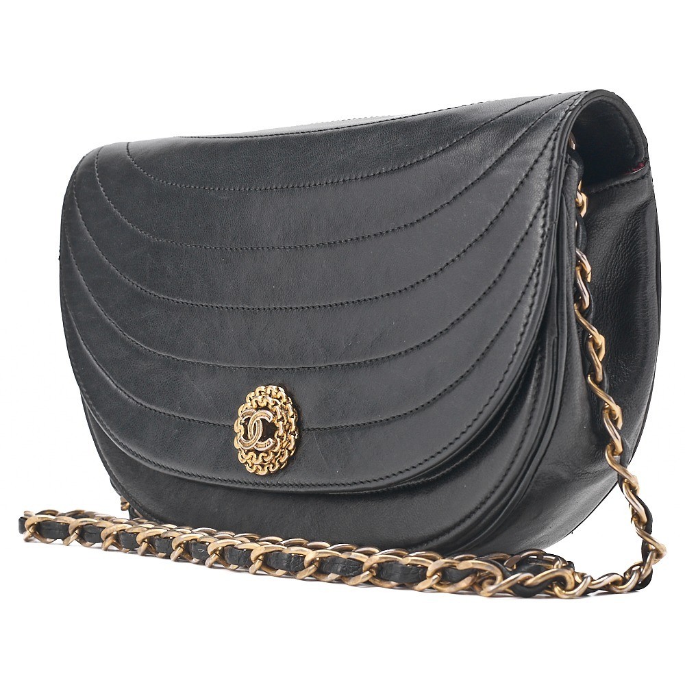 Lambskin, wave stitch, half-moon, push-lock, single chain shoulder bag — view 2