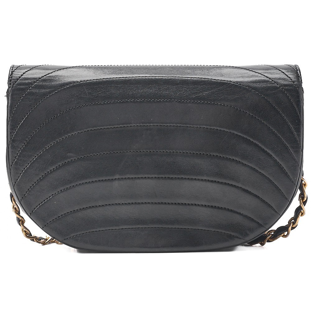 Lambskin, wave stitch, half-moon, push-lock, single chain shoulder bag — view 3