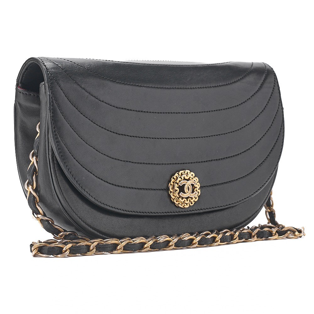 Lambskin, wave stitch, half-moon, push-lock, single chain shoulder bag — view 4