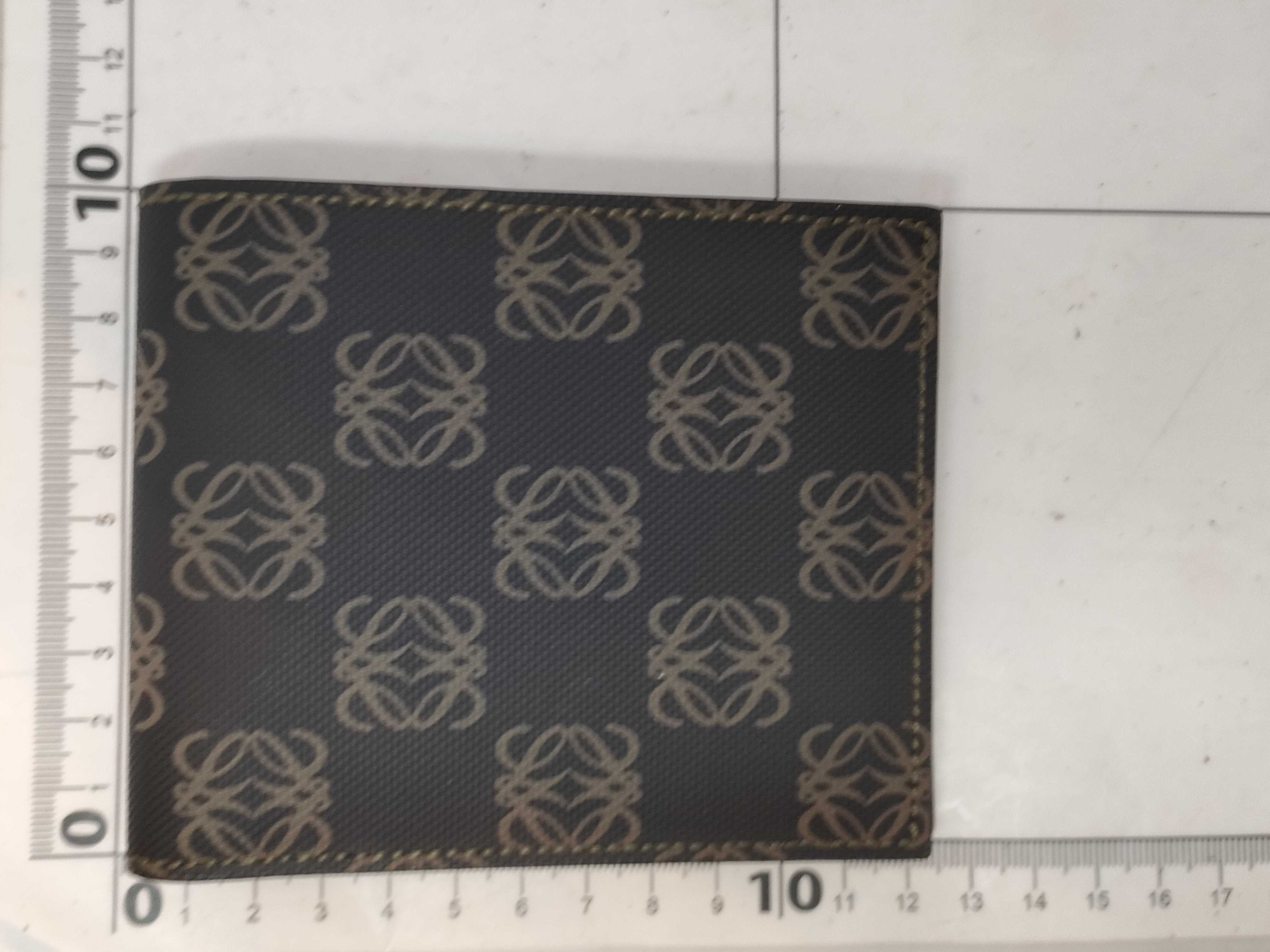 bi-fold wallet — view 2