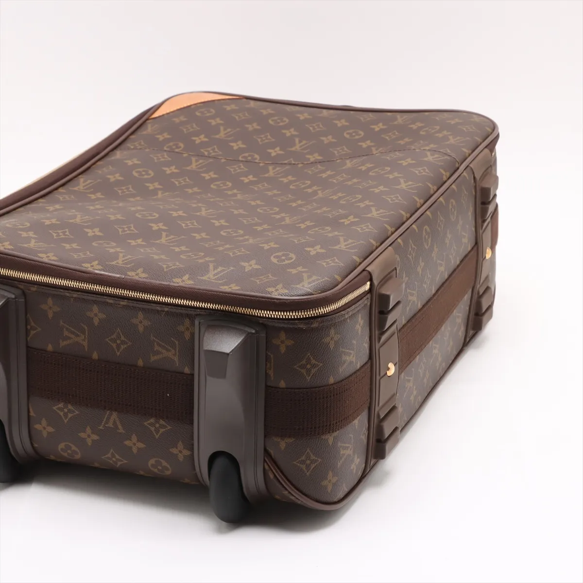 [Individually wrapped] Louis Vuitton Monogram Peguse 60 M23250 SP0042 Brown Initial Garment Cover with Hanger — view 3