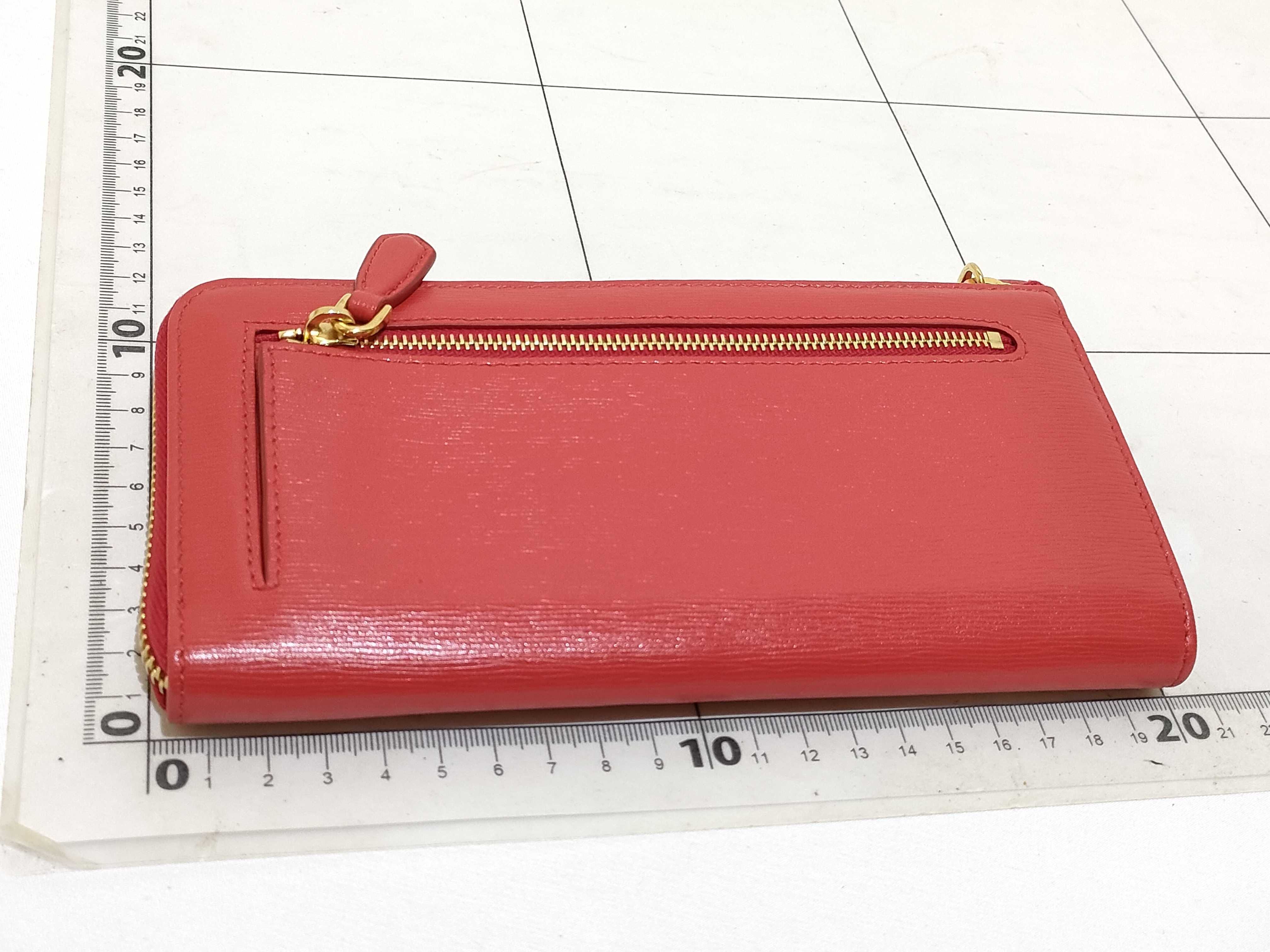wallet — view 2