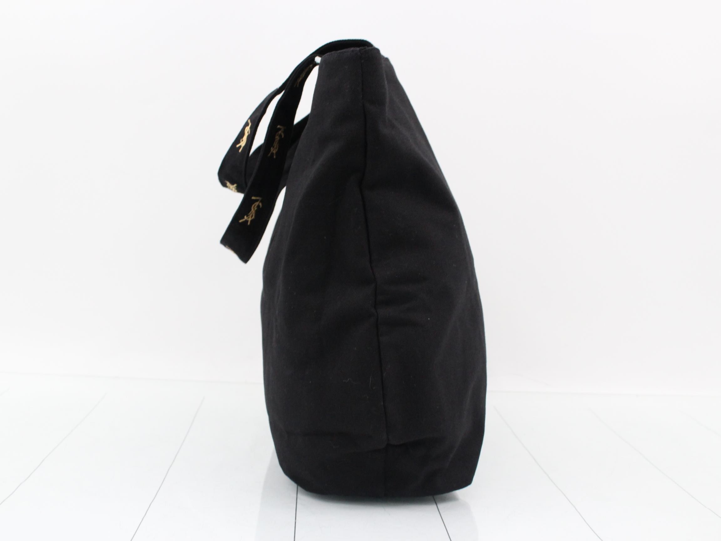 logo black W42H33D11 — view 4