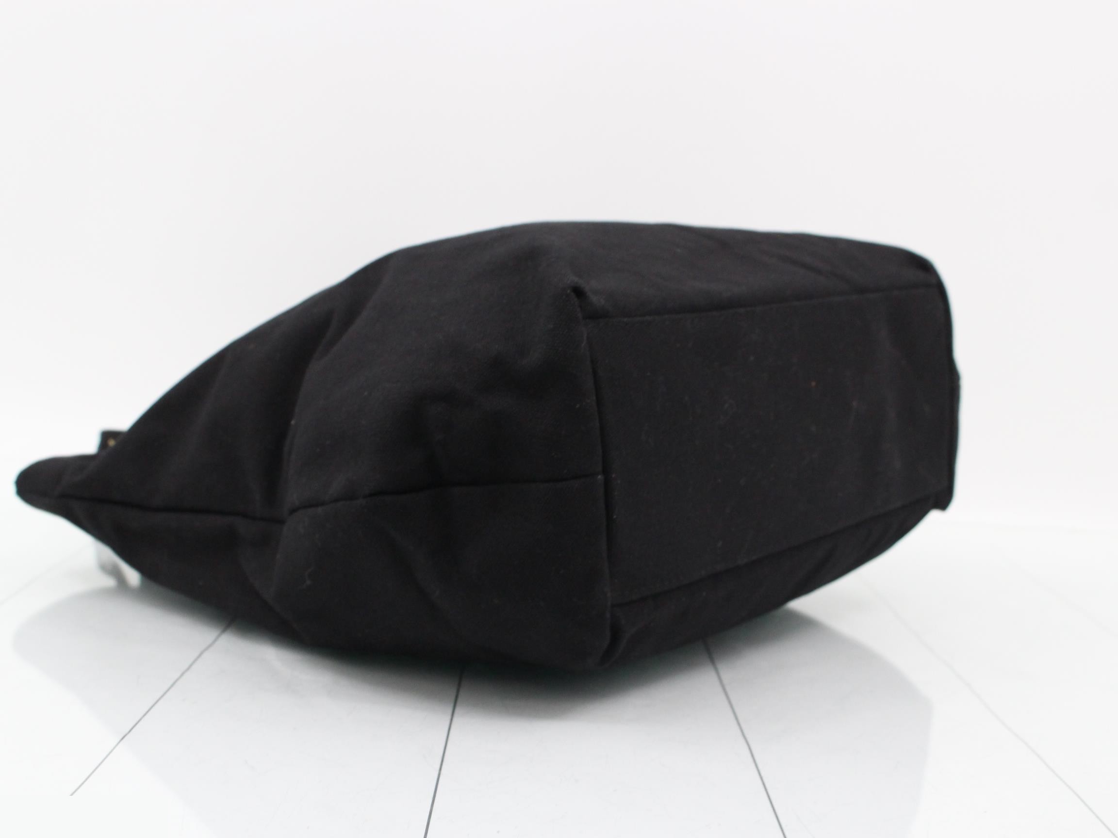 logo black W42H33D11 — view 5