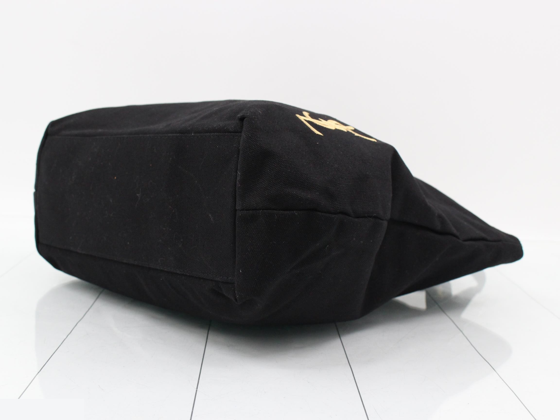 logo black W42H33D11 — view 6