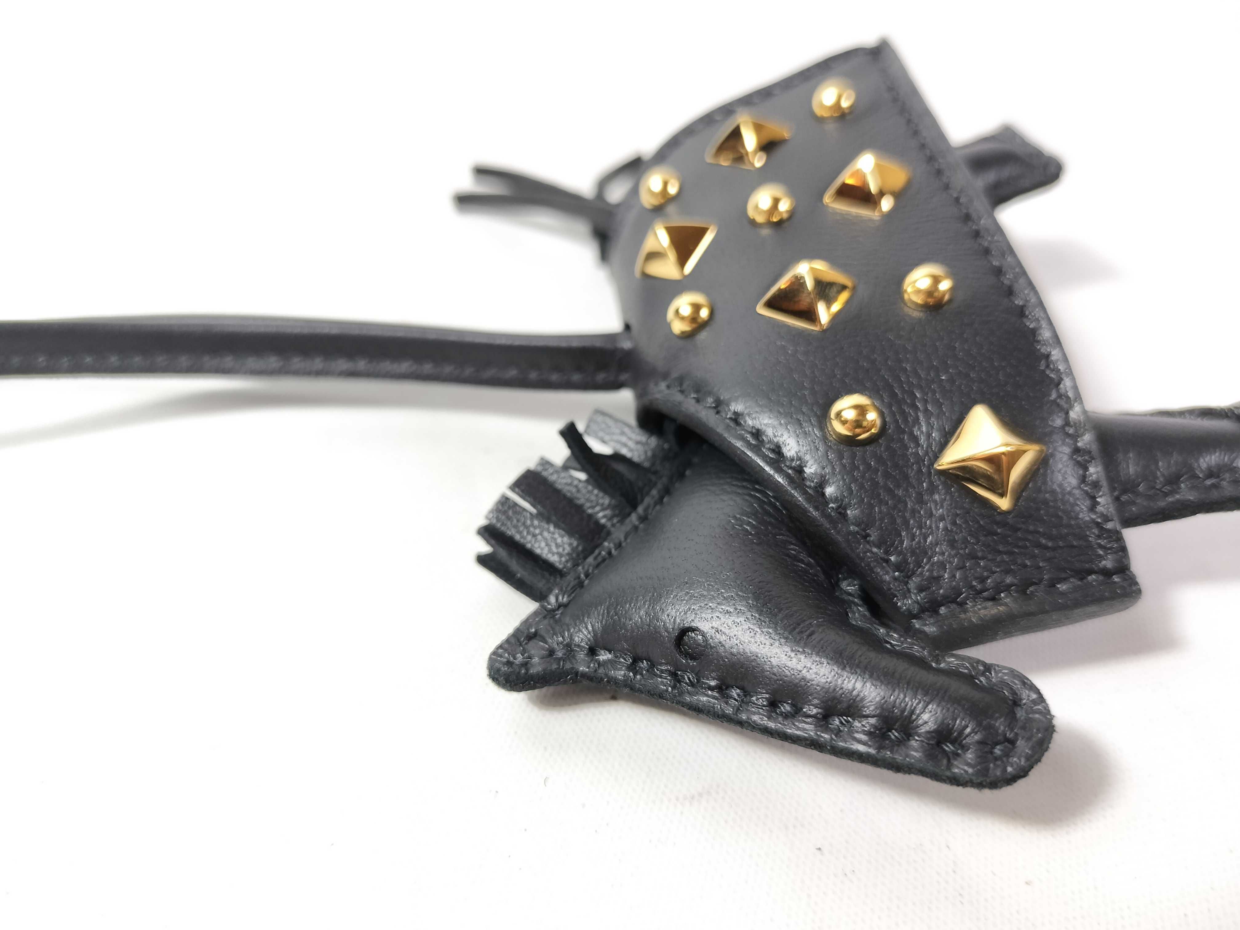 Rodeo Lock PM G stamp charm, Agneau Milo, So Black, and other accessories. — view 4