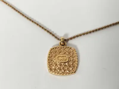 necklace pendant top