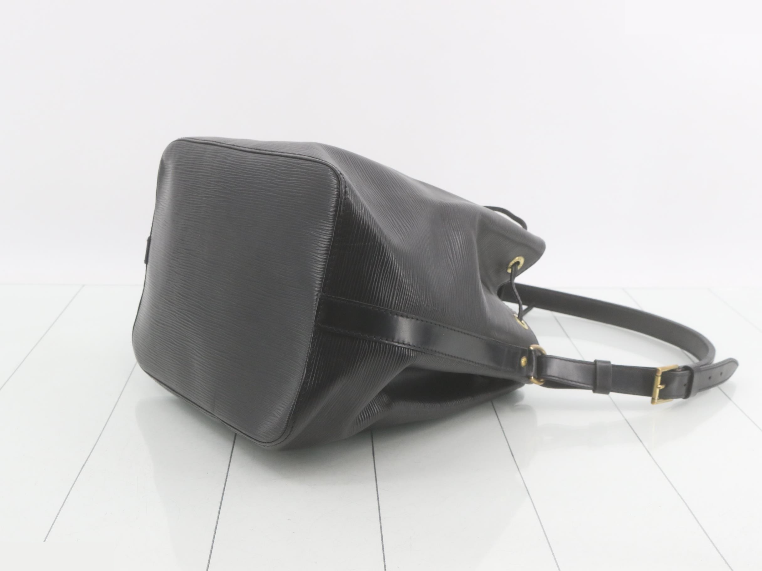 Epi Noé Shoulder Bag — view 6
