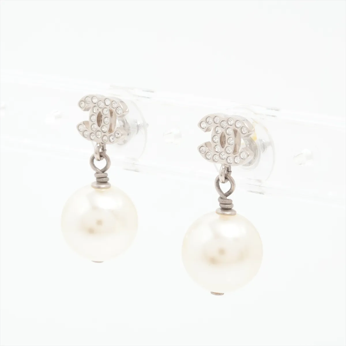 Cocomark B19V Earrings (for both ears) Metal x Rhinestone x Fake Pearl Silver — view 3
