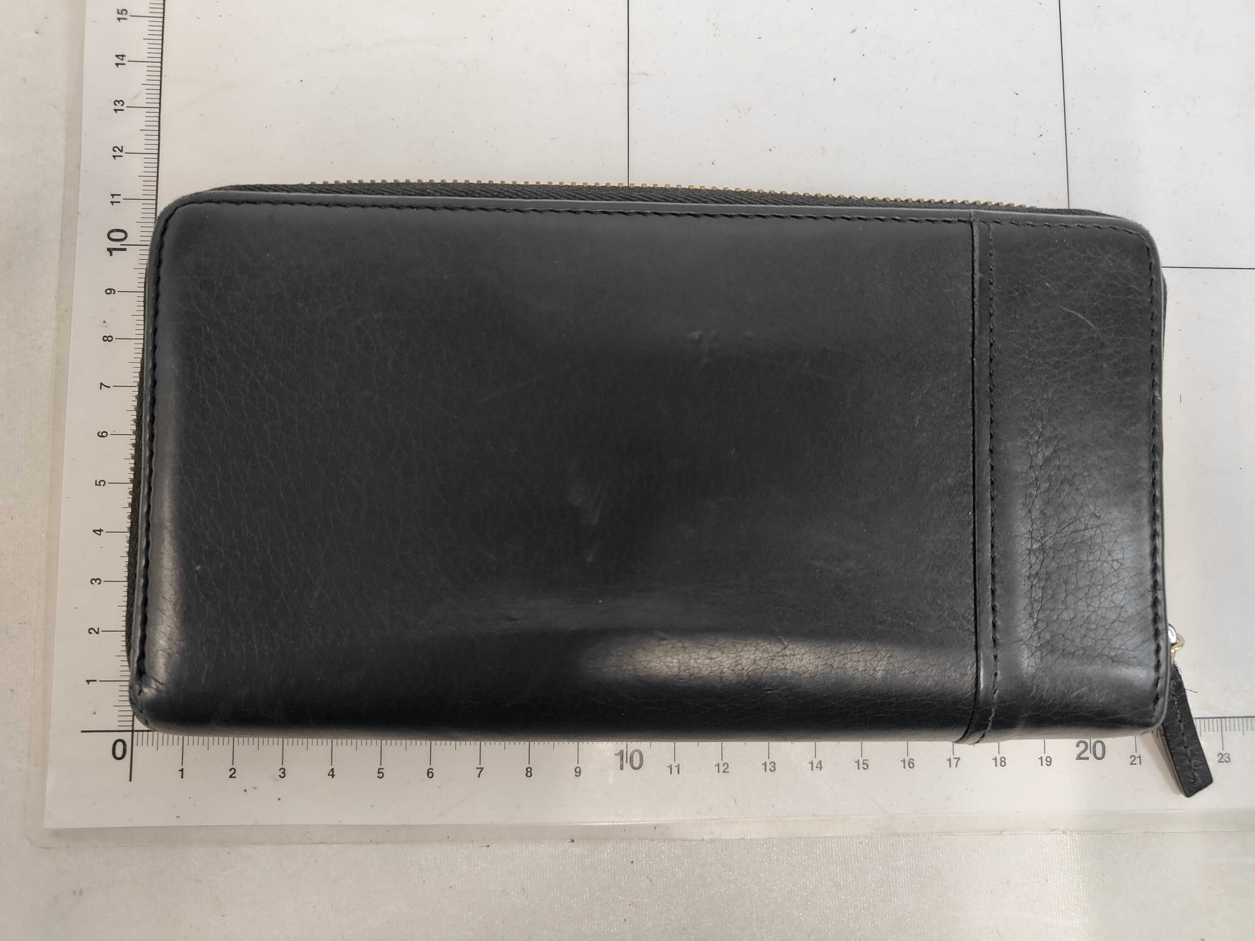 Interlocking Leather Round Zip Long Wallet 309972 534688 Wallet — view 2