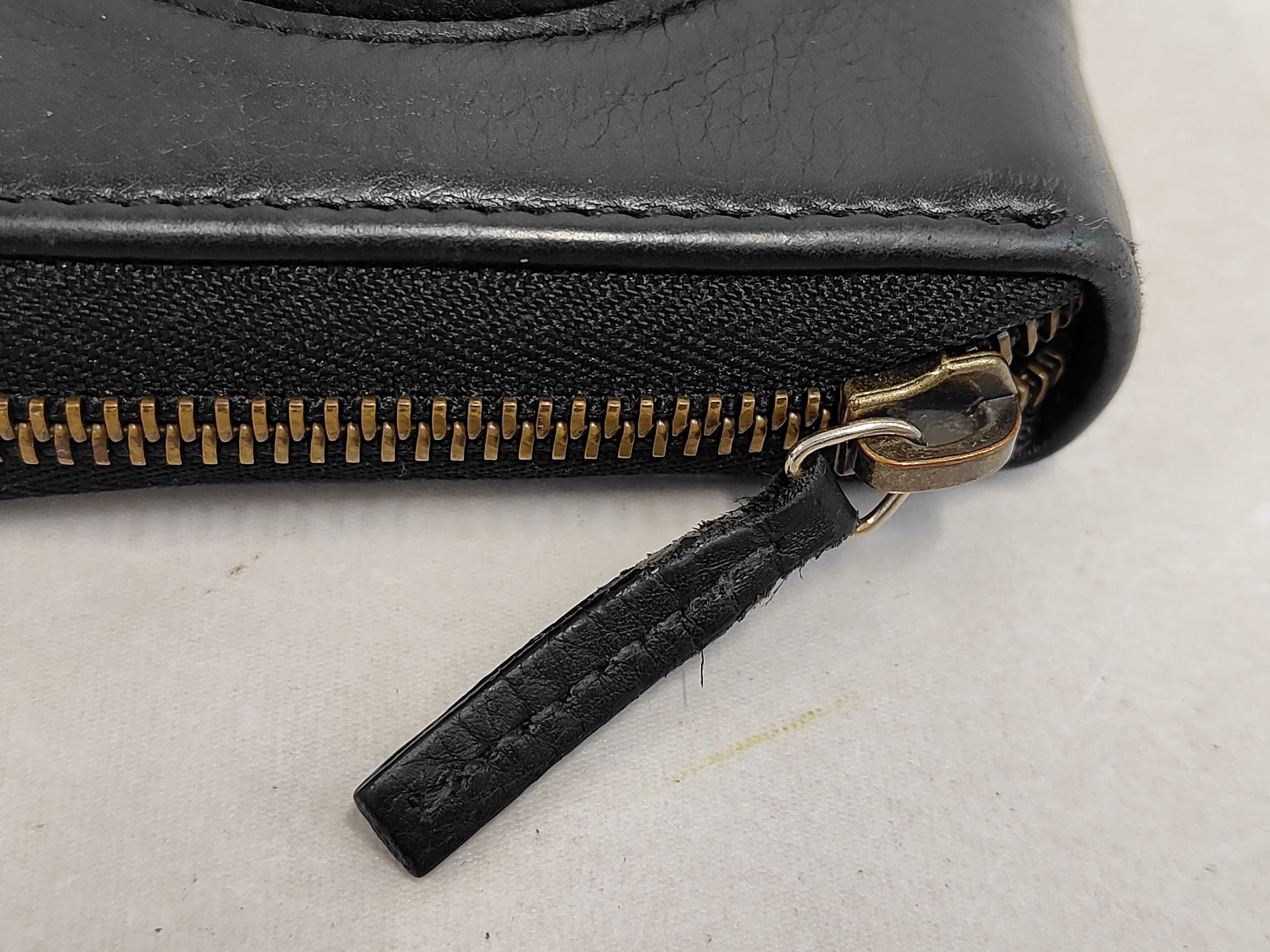 Interlocking Leather Round Zip Long Wallet 309972 534688 Wallet — view 4