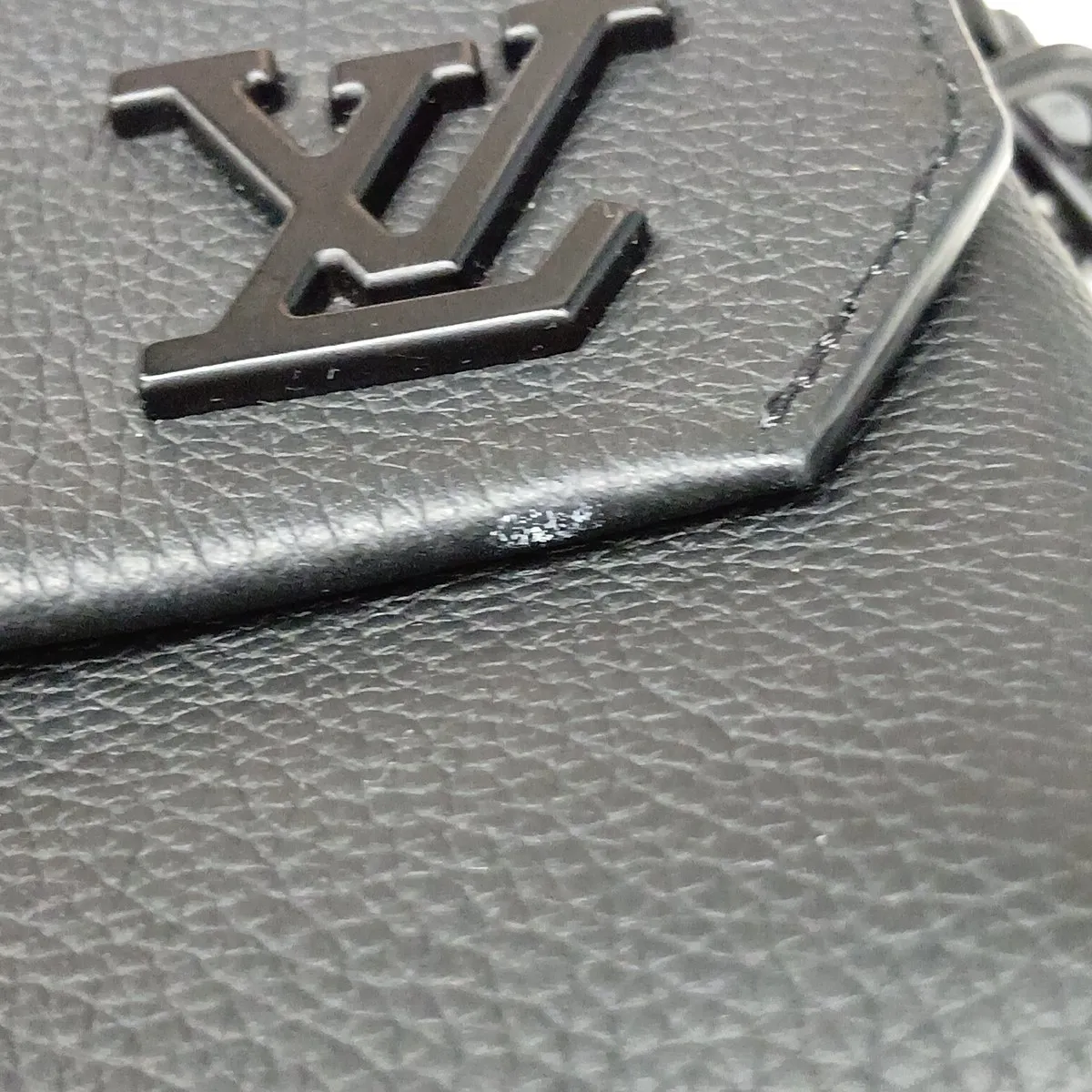 LV Aerogram Fastline Messenger Bag M22482 Black (RFID detected) — view 14