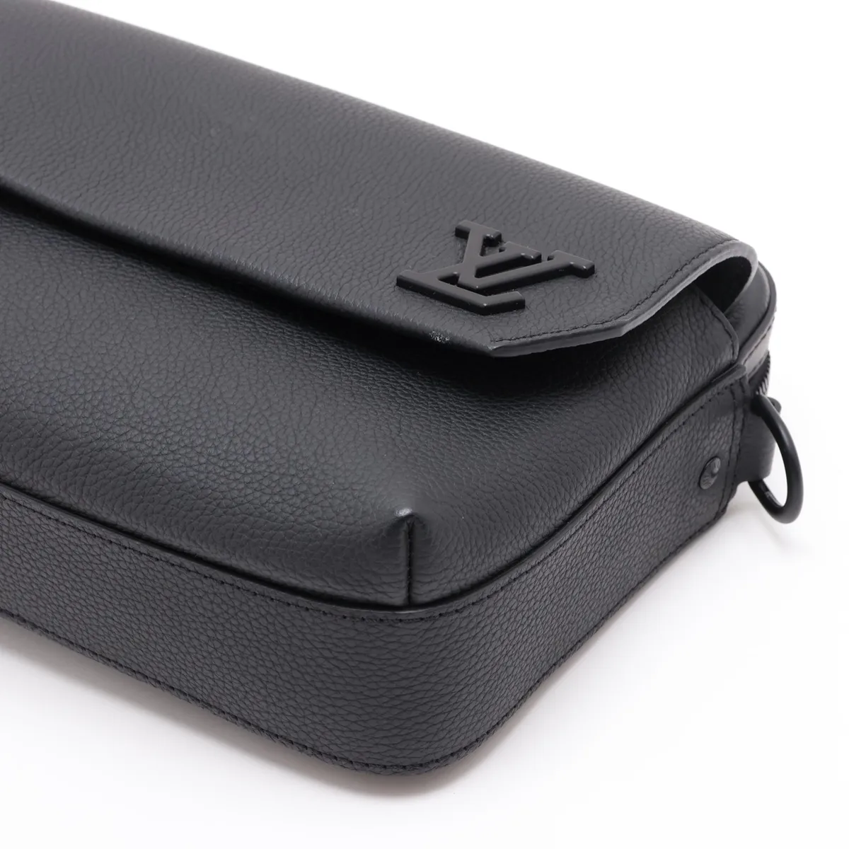 LV Aerogram Fastline Messenger Bag M22482 Black (RFID detected) — view 3