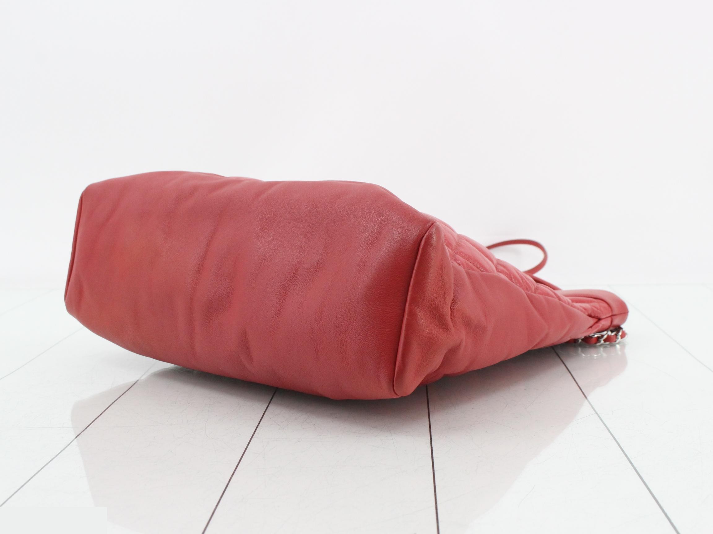31 Matelassé 2-Way Handbag — view 6
