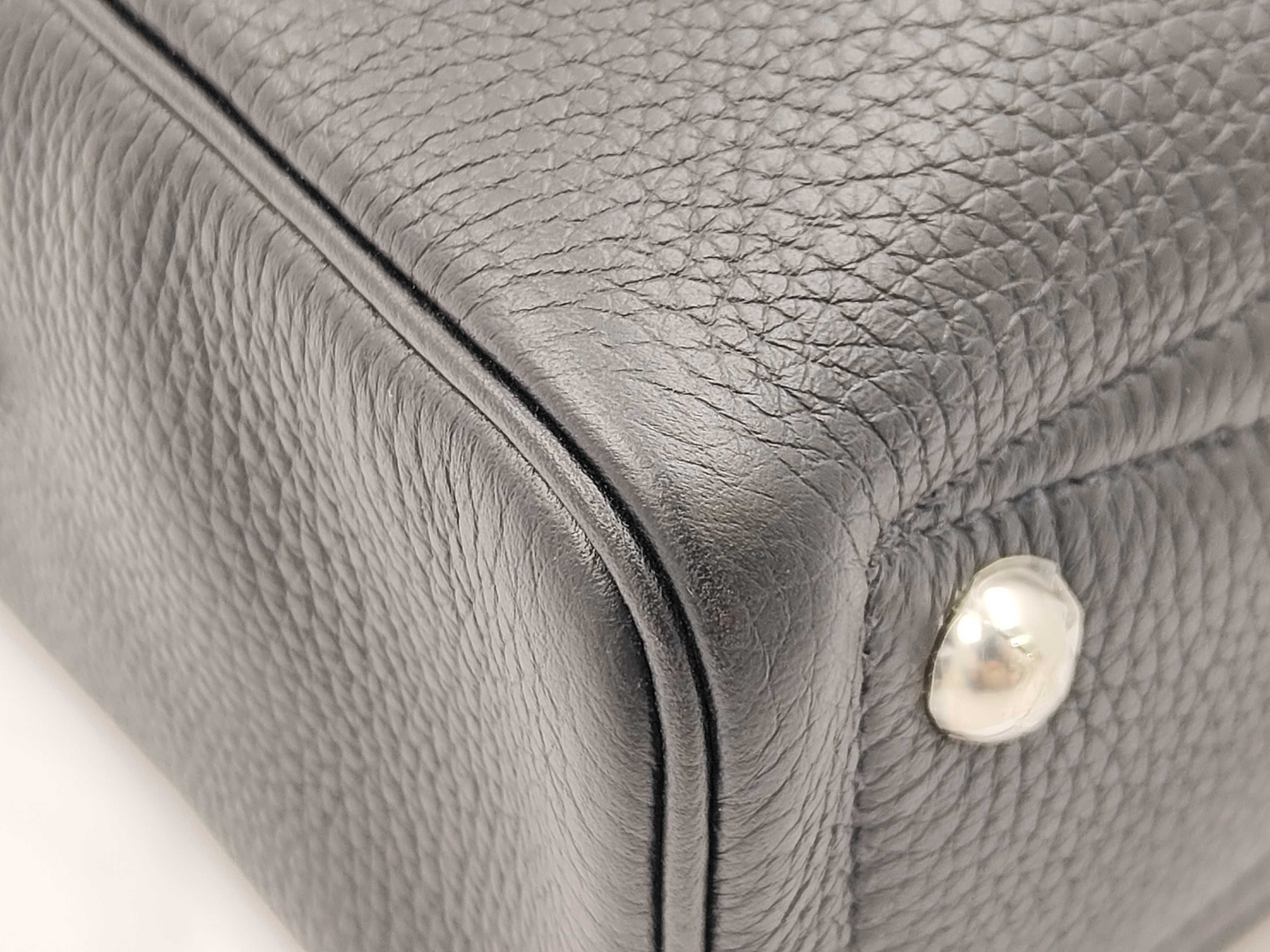 Victoria 41 Taurillon Clemence Black SS B Stamp Handbag — view 7