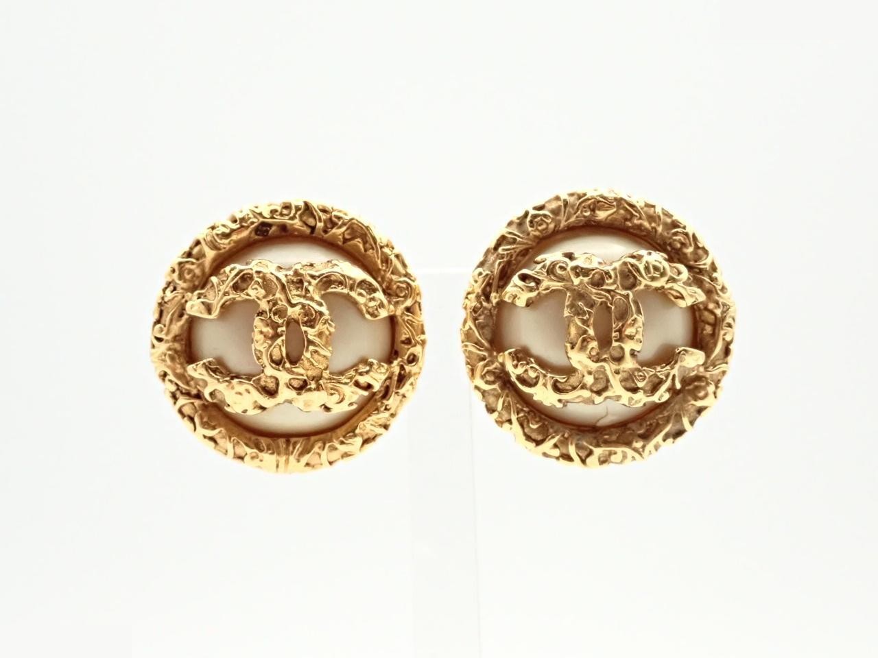 Coco Mark Pearl Lava Earrings