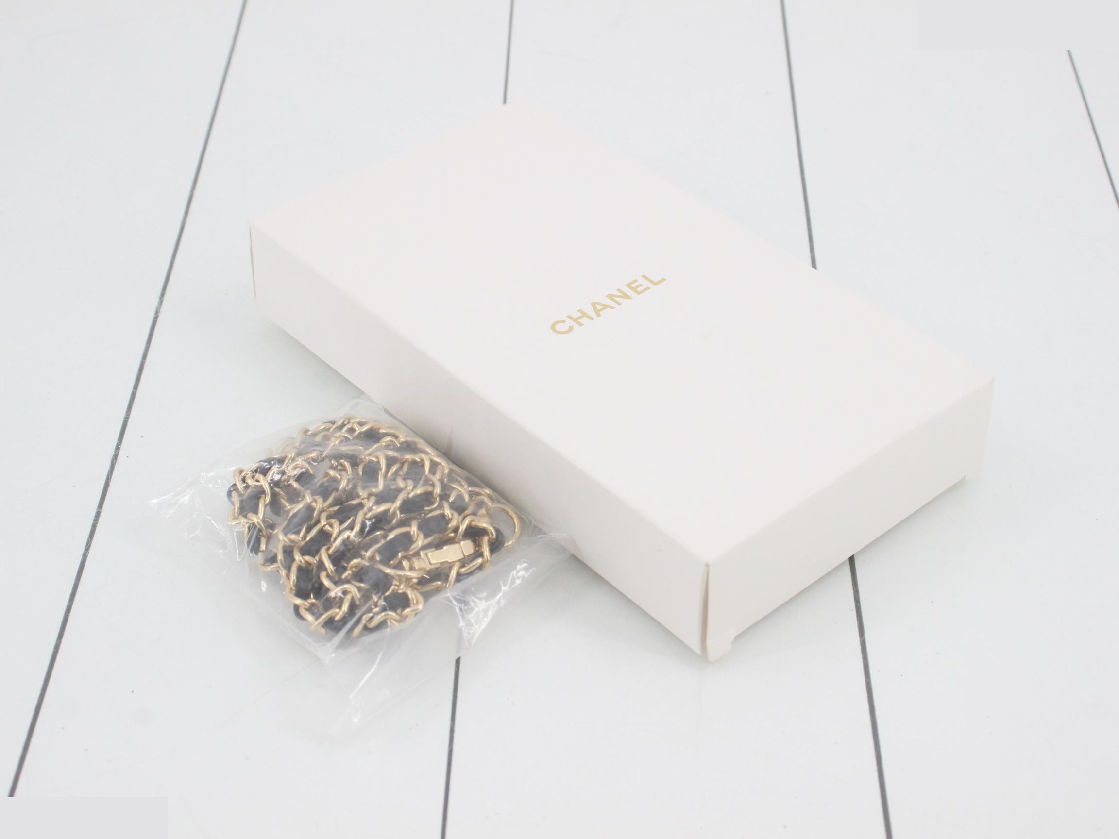 Unused Chanel pouch/phone case with chain shoulder strap, with box. — view 5