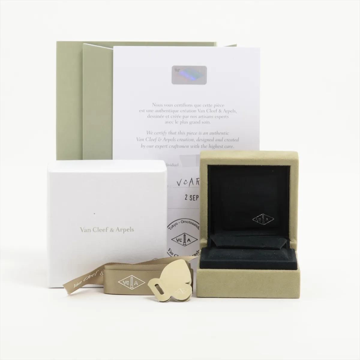 Frivole Mini Diamond Earrings, 750 (WG), 3.4g, JP046648. (Post — view 8