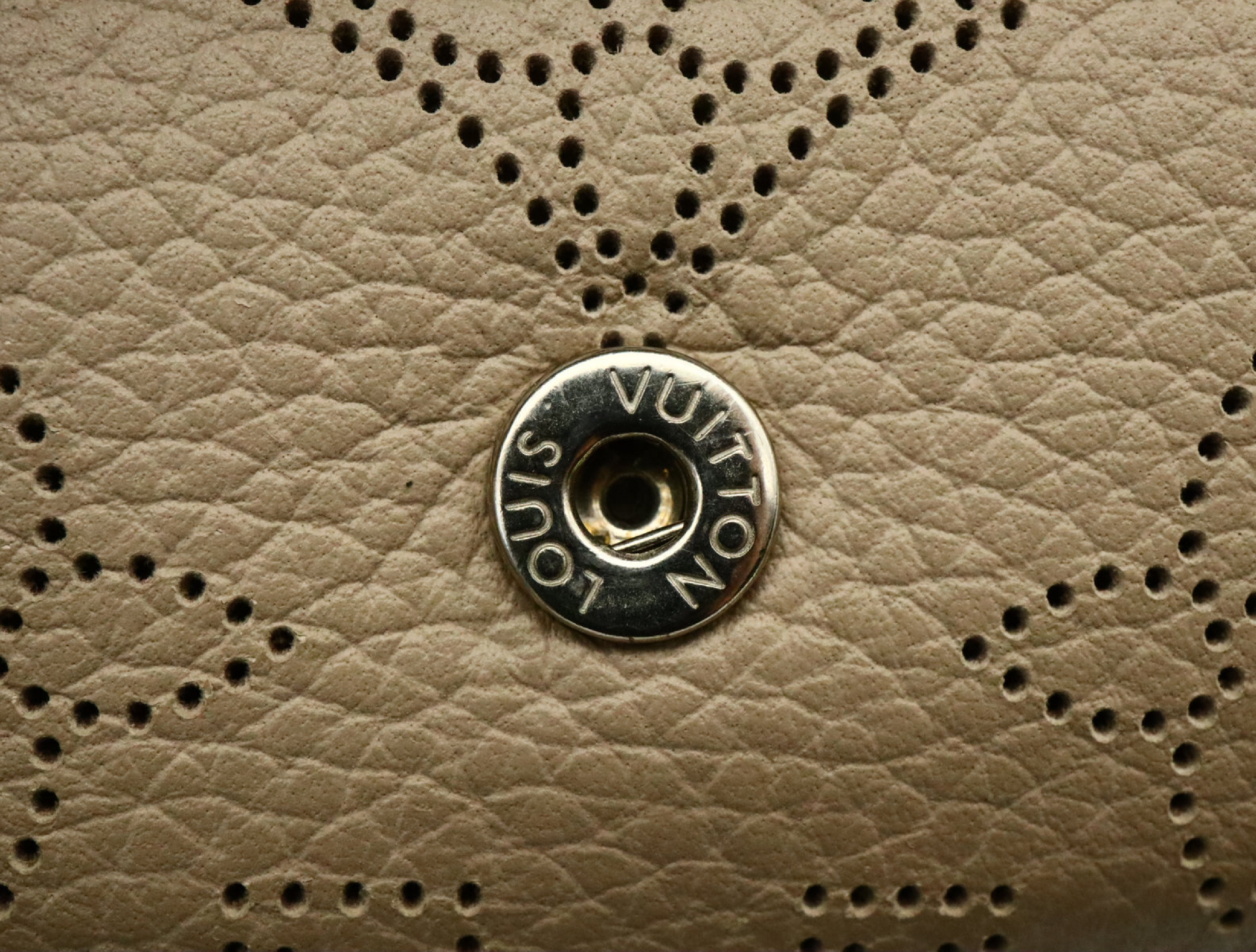 Monogram Mahina Multicles 4 M64055 TN4139 Key Case — view 8