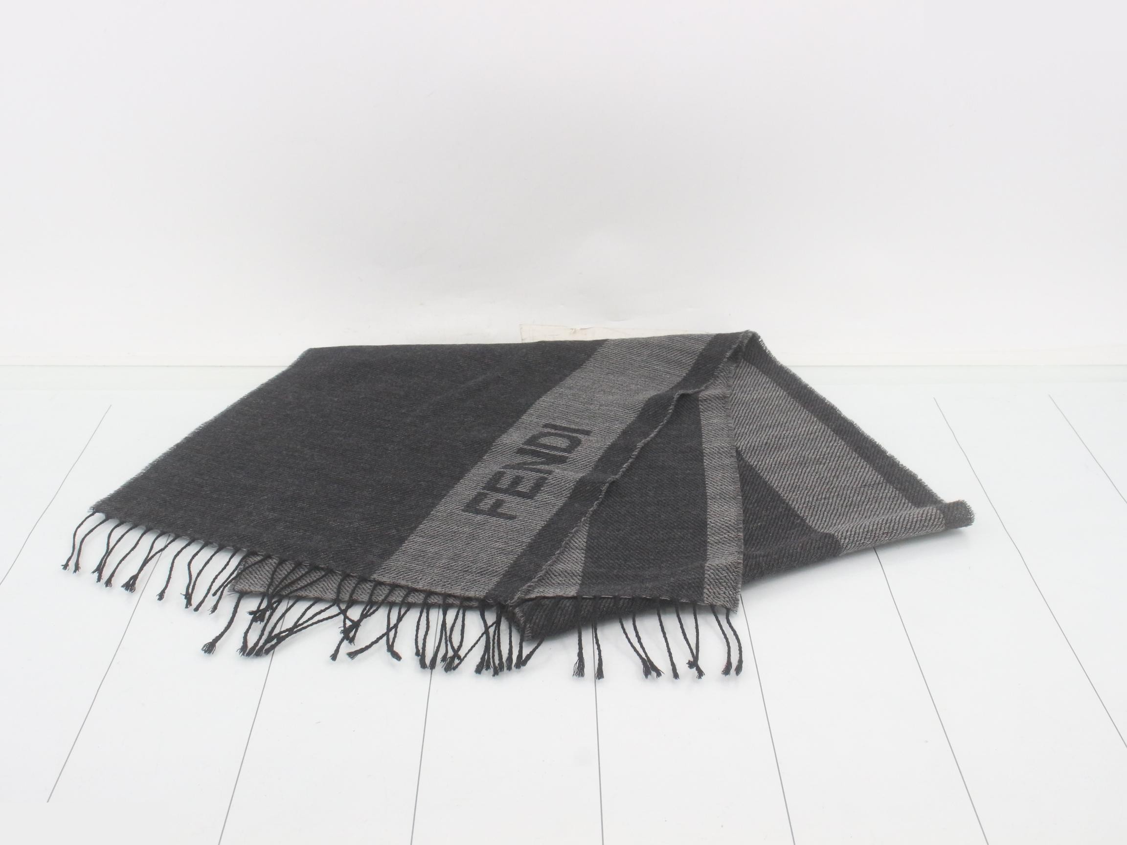 logo scarf — view 2