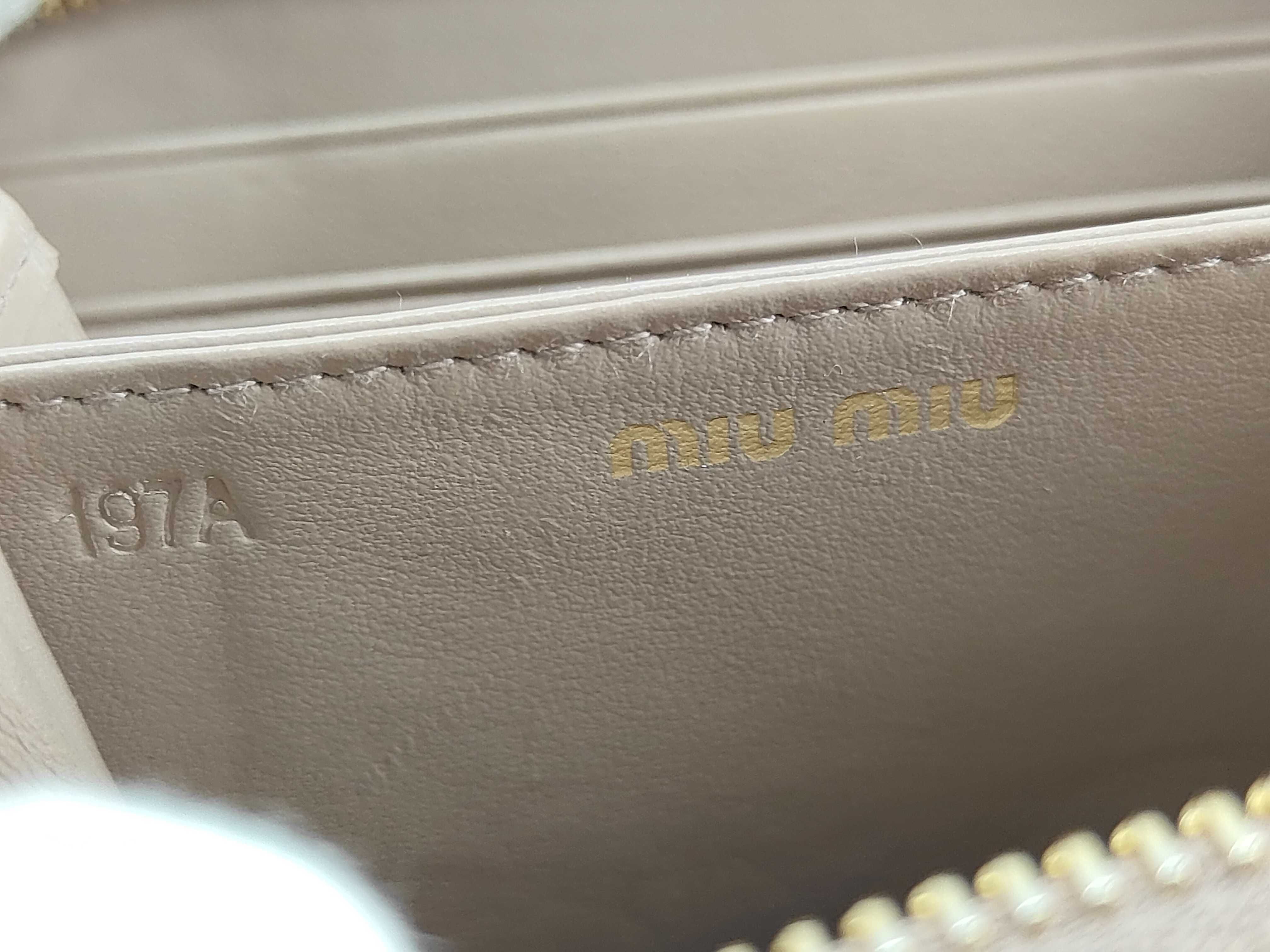Matelassé Coin and Card Case — view 9