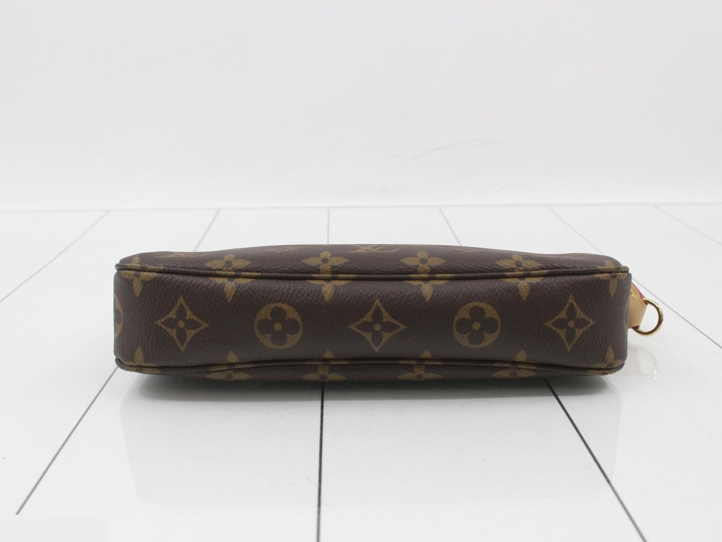 Pochette Accessoires, unused, retail price ¥260,700 — view 3