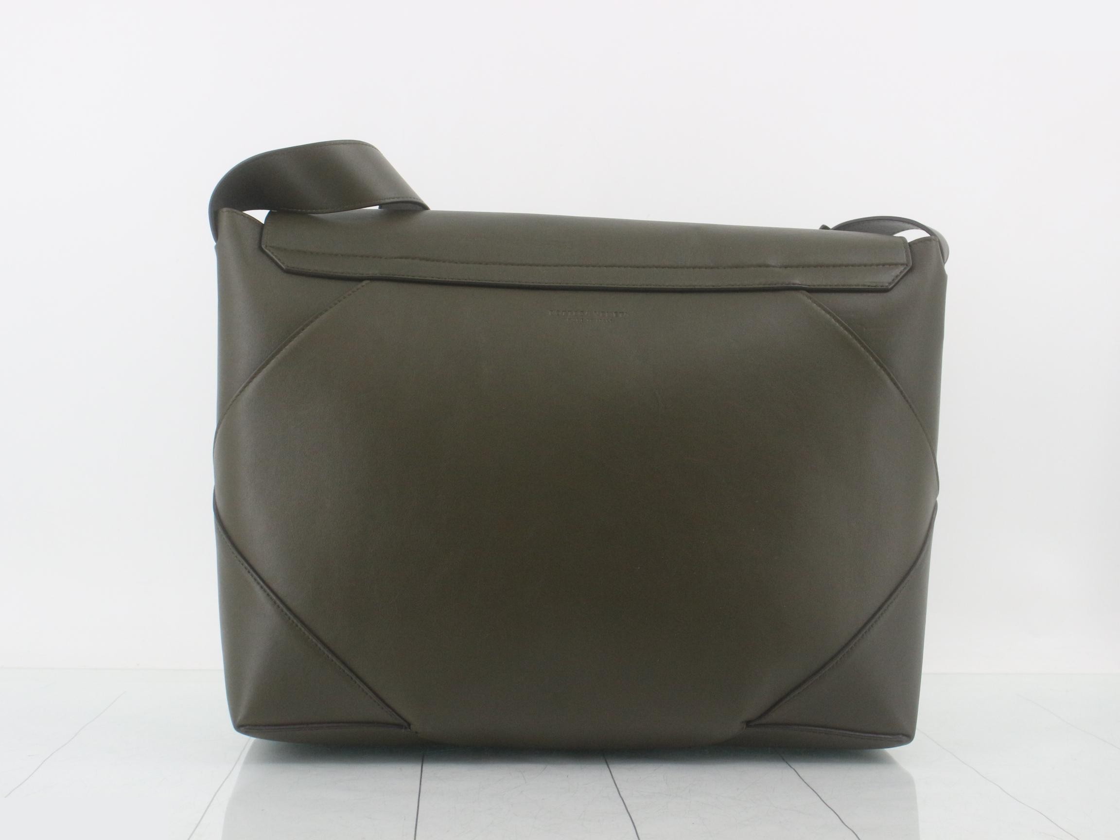 Maxi Intrecciato Shoulder Bag, Leather, Khaki — view 2