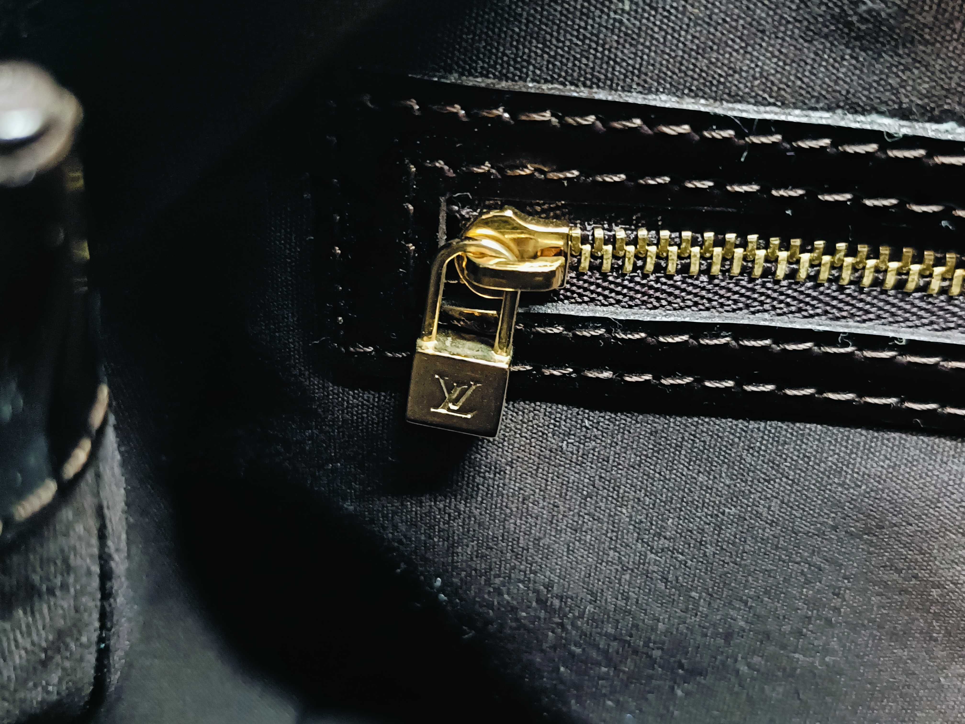 Vernis M93641 Vernis Wilshire PM Handbag — view 12