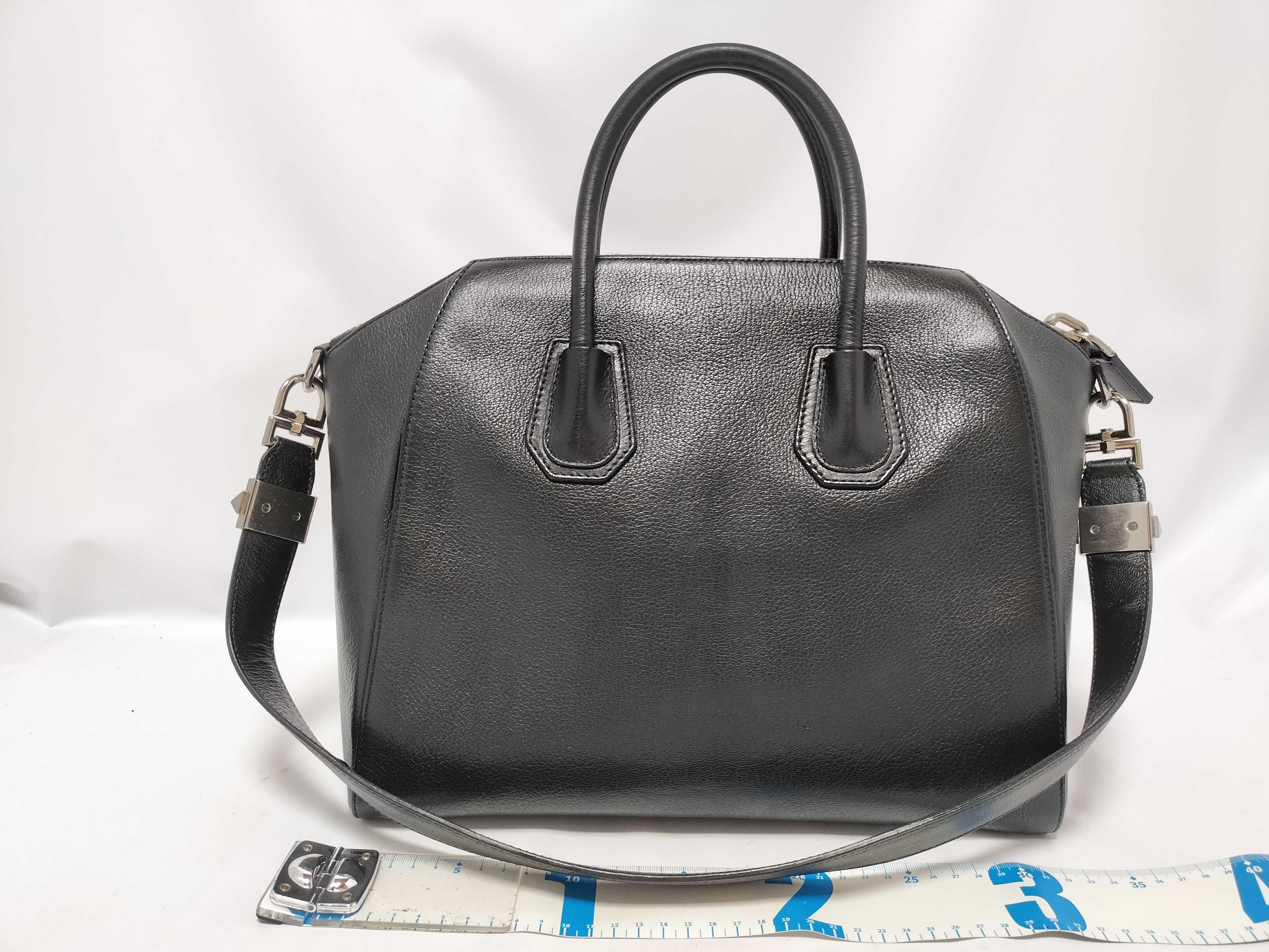 Antigona Medium Black Tote Bag (Handbag) — view 2