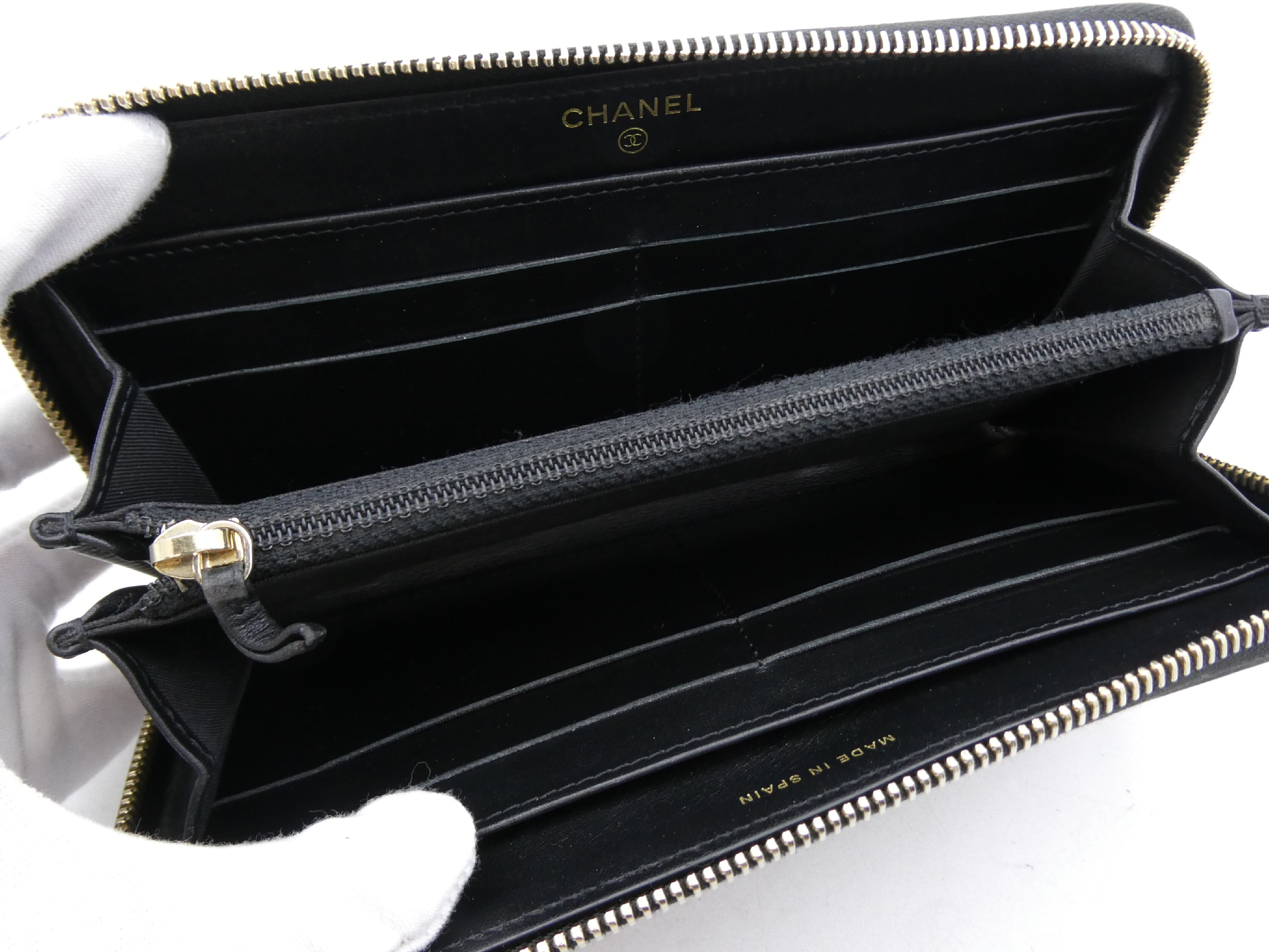 CC Filigree Matelassé Caviar Skin Wallet — view 7