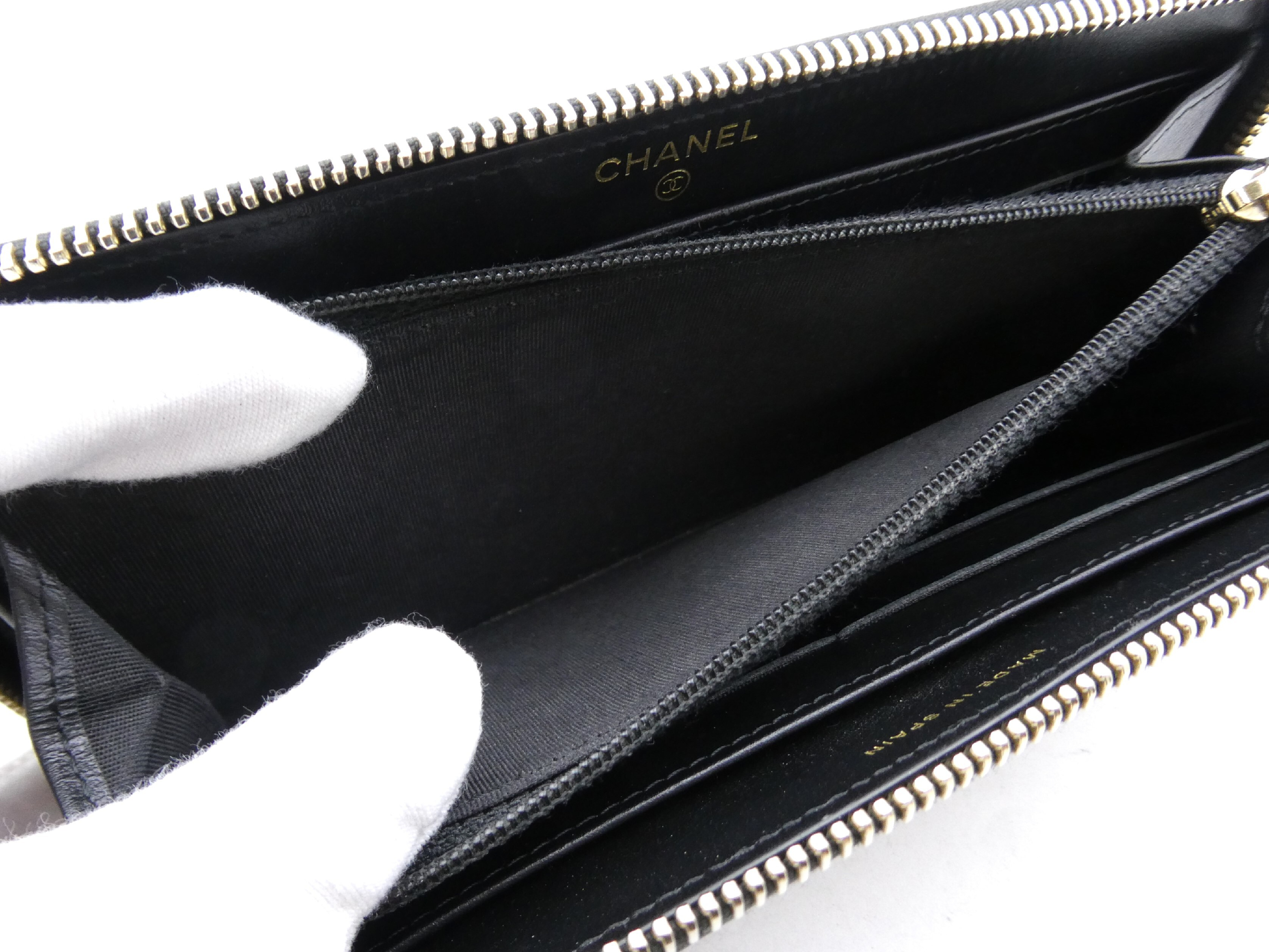 CC Filigree Matelassé Caviar Skin Wallet — view 8