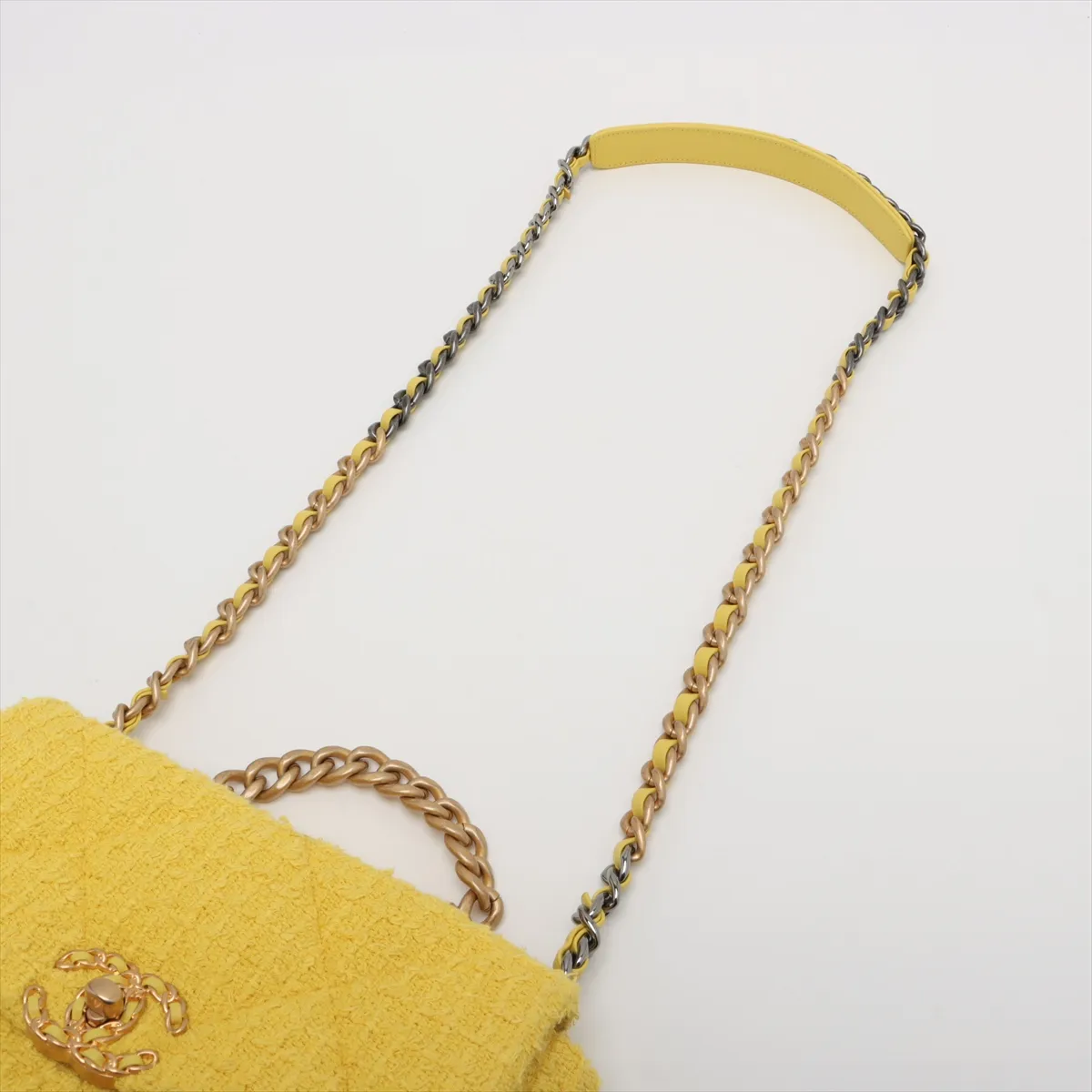 19 Tweed Chain Shoulder Bag Yellow Gold x Silver Hardware H77GP047 Random Plate AS1160 — view 7