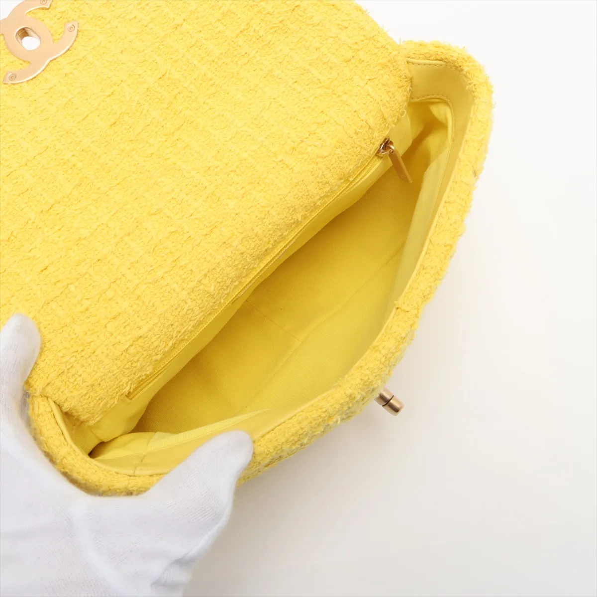 19 Tweed Chain Shoulder Bag Yellow Gold x Silver Hardware H77GP047 Random Plate AS1160 — view 8